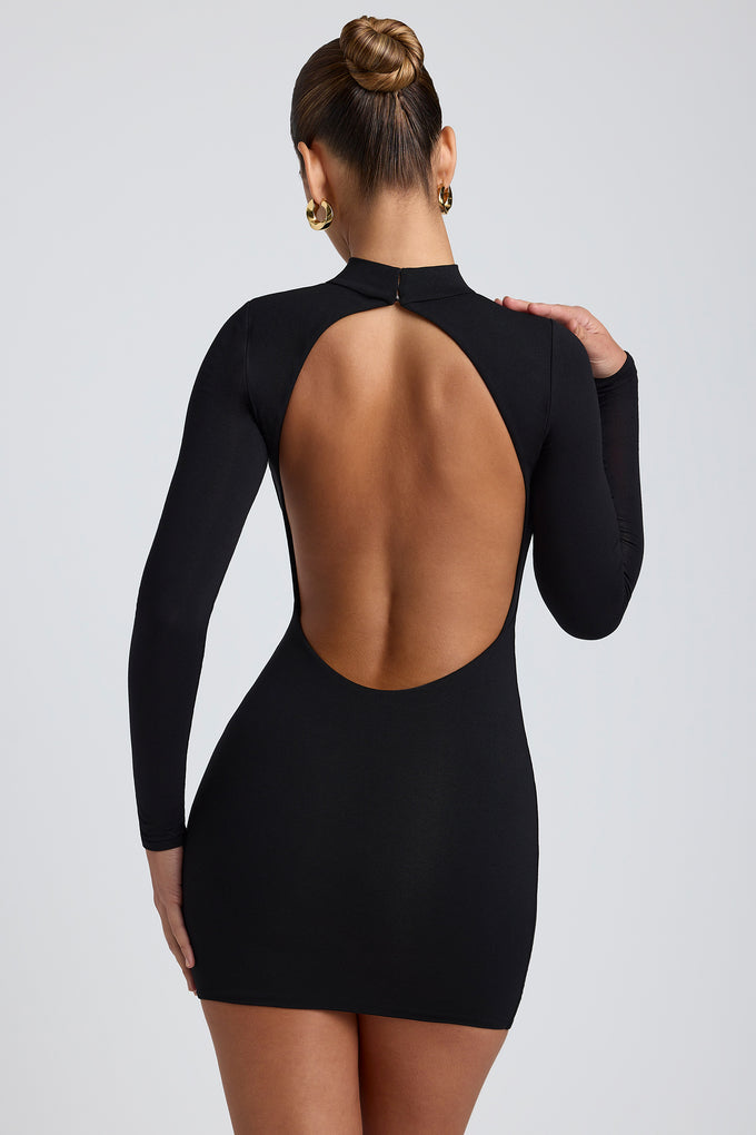 Modalna sukienka mini z długim rękawem i odkrytymi plecami w kolorze czarnym