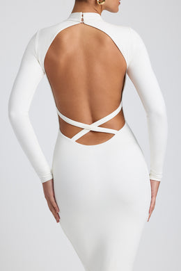 Modalna sukienka midaxi ze skrzyżowanymi plecami w kolorze białym