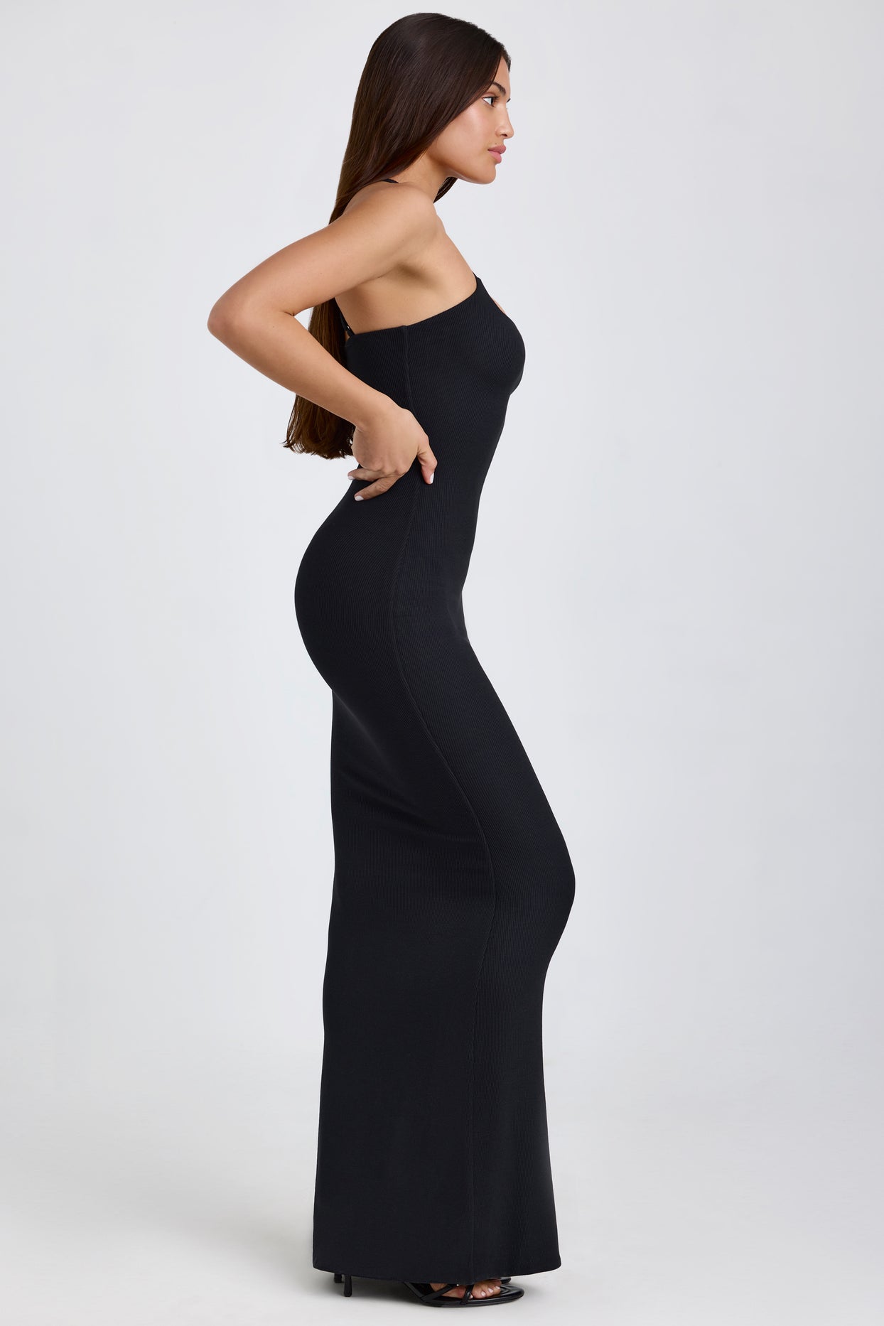 Prążkowana modalna sukienka maxi z dekoltem typu halter w kolorze czarnym