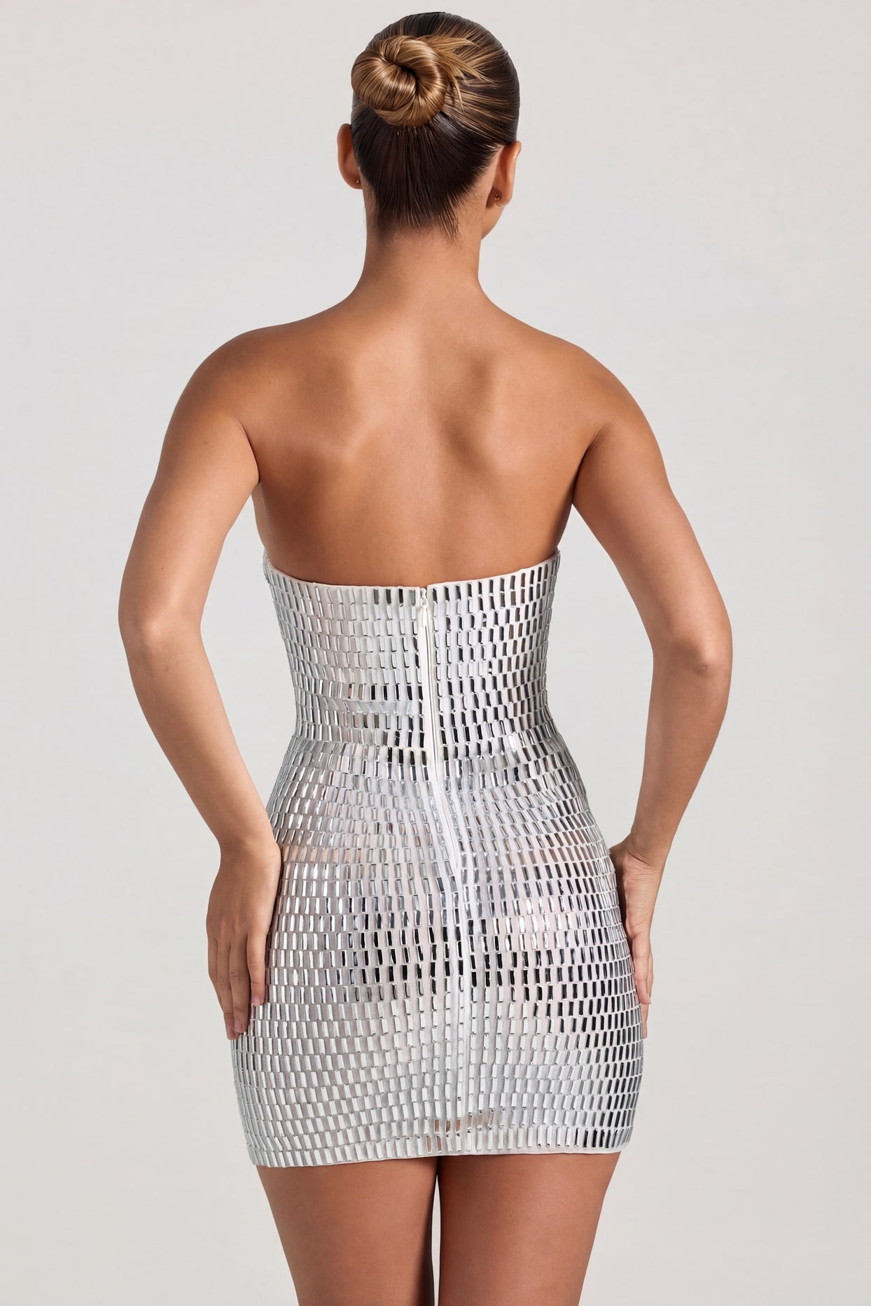oh polly silver dress flower sequin maxi in Svana features a V Oh Polly Silver Embellished Dress