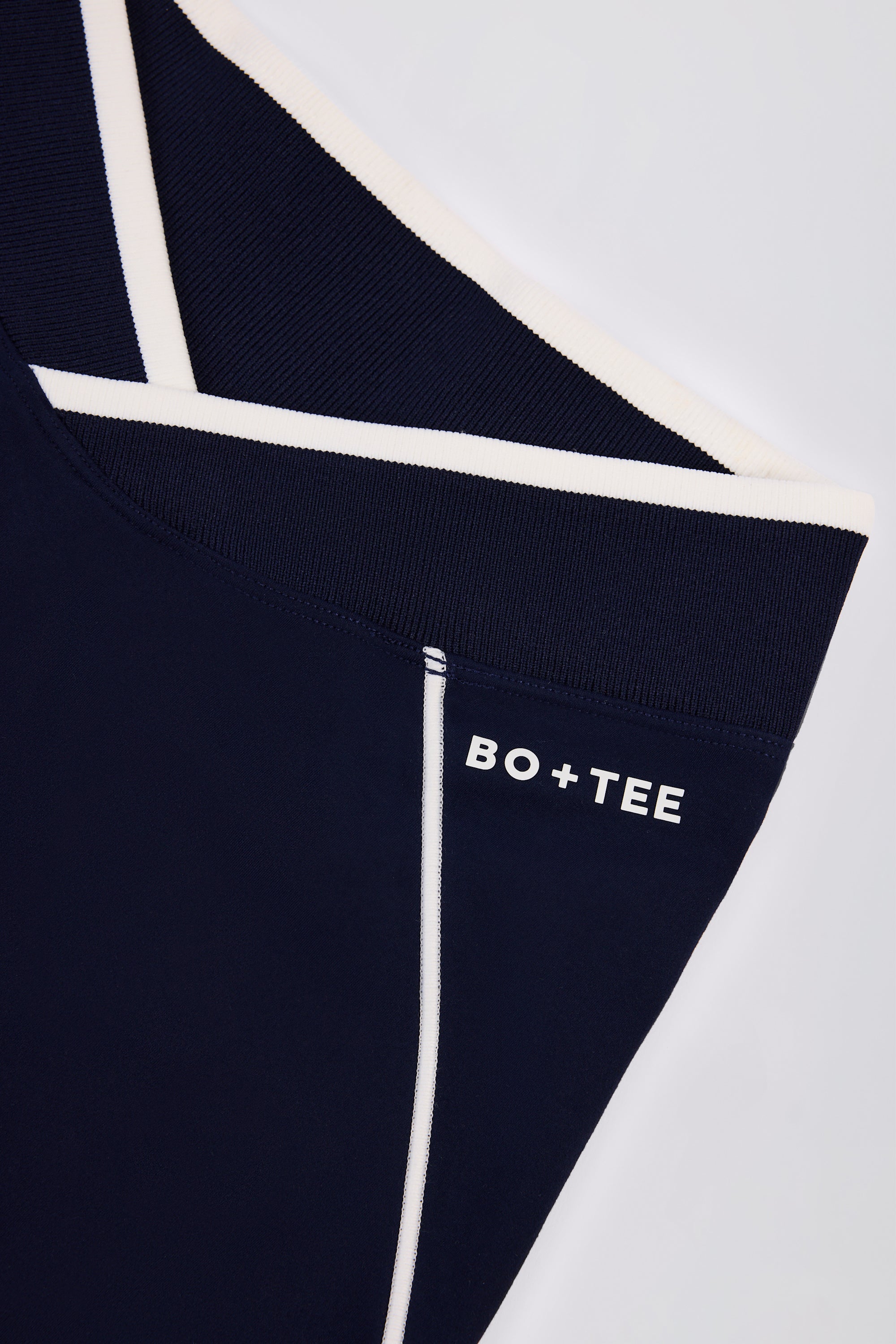 Soft Active Crossover Contrast Leggings in Midnight