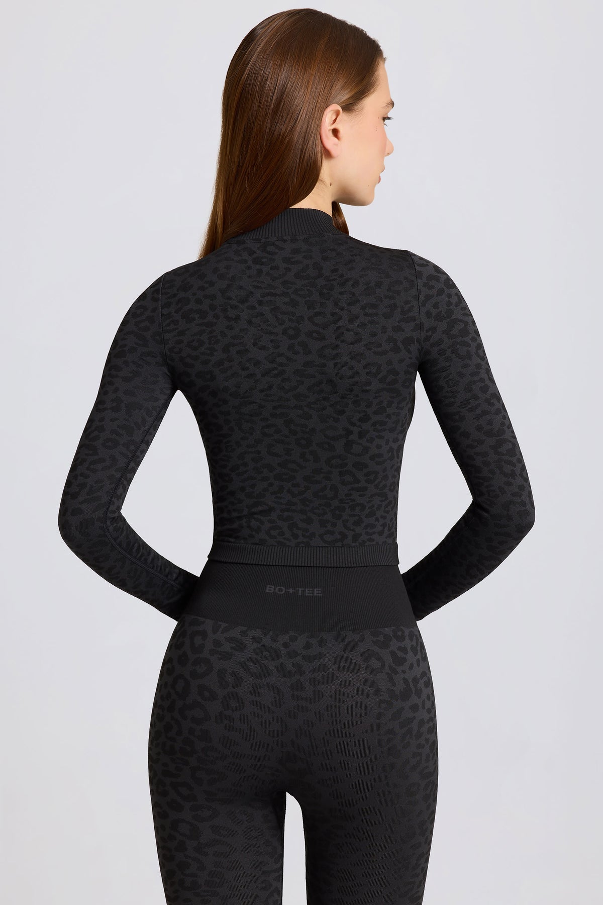 ⁣⁢Langarm-Oberteil aus Thermo-Material in Black Leopard⁤⁣