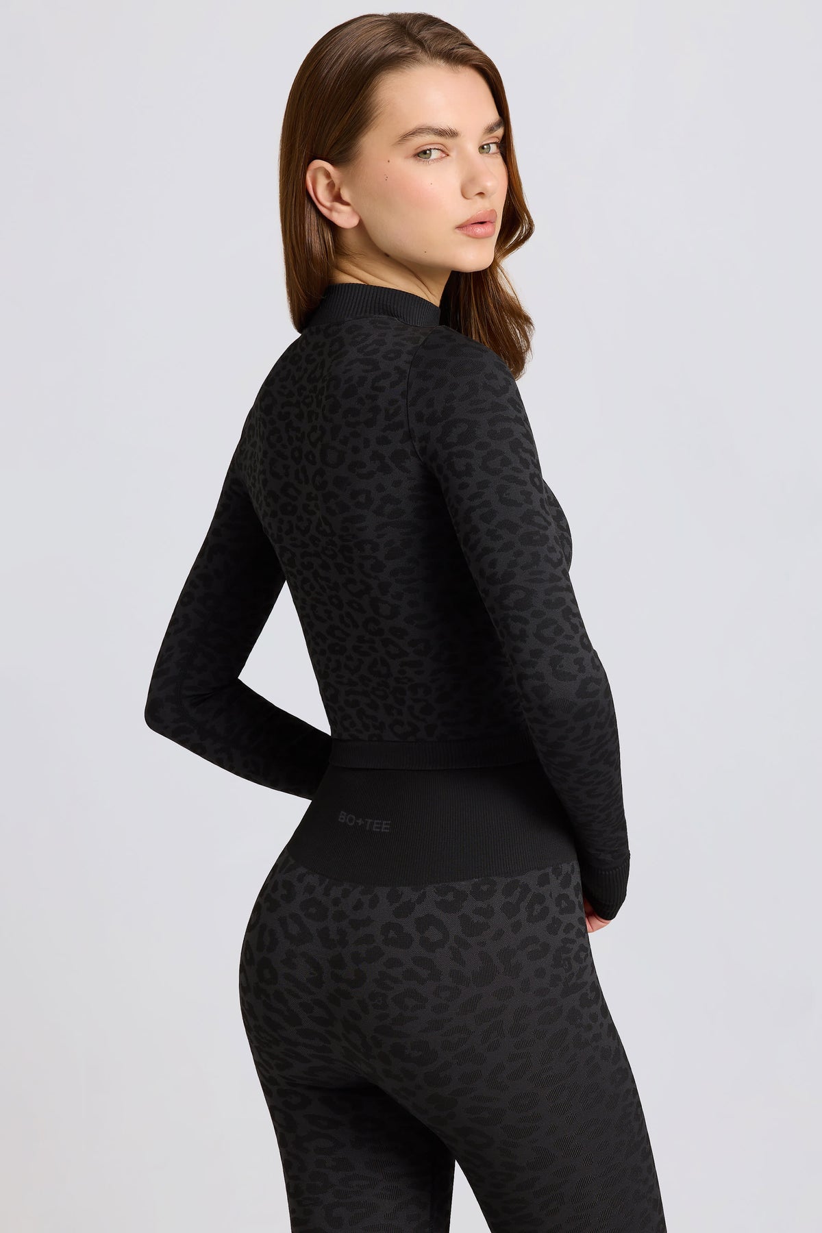⁣⁢Langarm-Oberteil aus Thermo-Material in Black Leopard⁤⁣