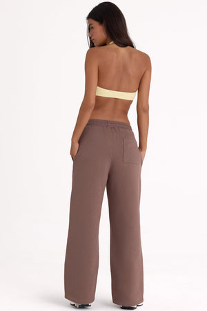 Bo+Tee model Lydia Butler wearing the CosyCoffeeRunWithLydsButler Joggers in Cocoa Brushback sweat fabric perfect for gym commutes