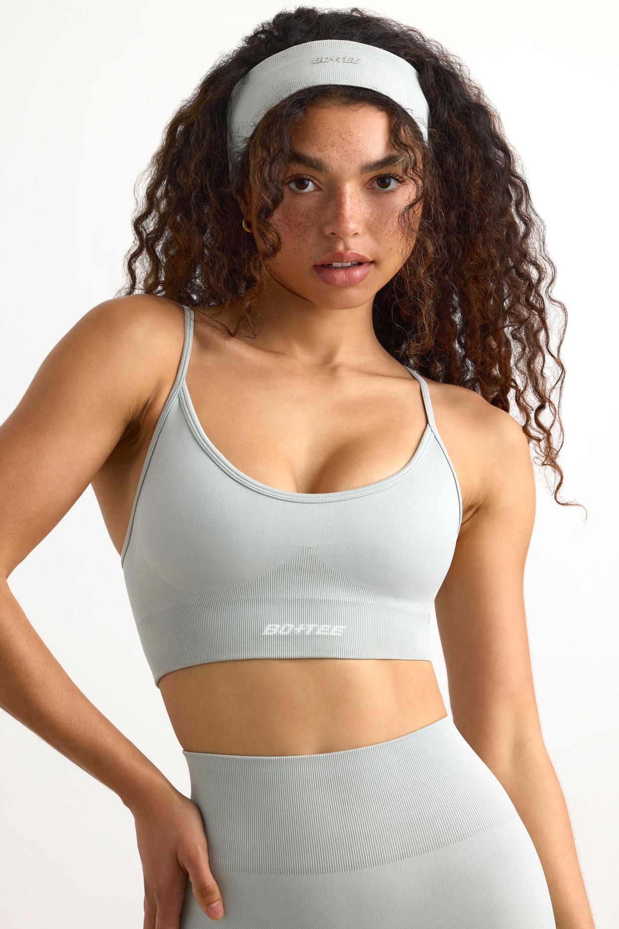 Super Sculpt Seamless Scoop-Neck Sports Bra in Grey