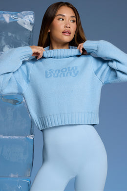 Krótki sweter z grubej dzianiny w kolorze baby blue