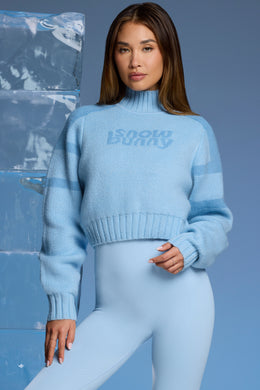 Krótki sweter z grubej dzianiny w kolorze baby blue