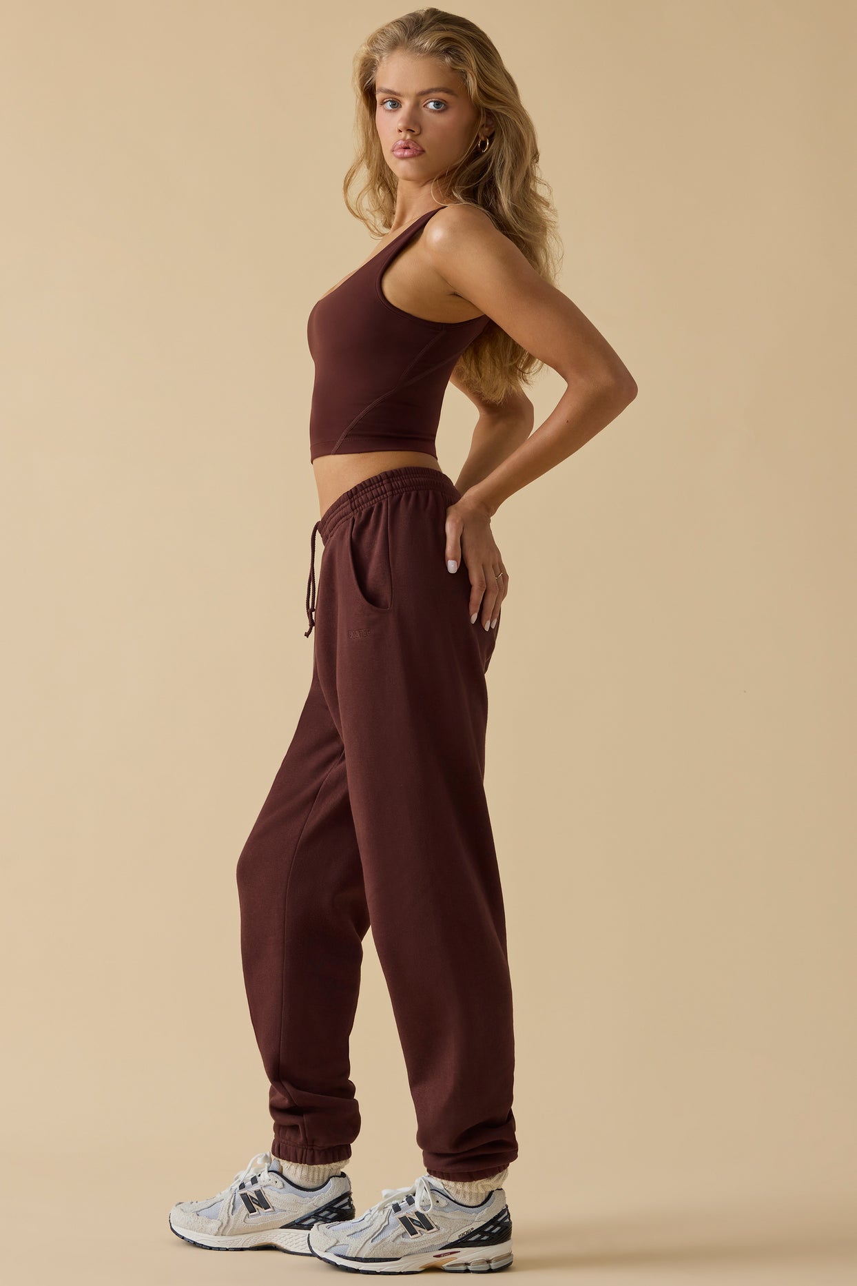 Cotton Fleece Mid-Rise Joggers in Mahogany