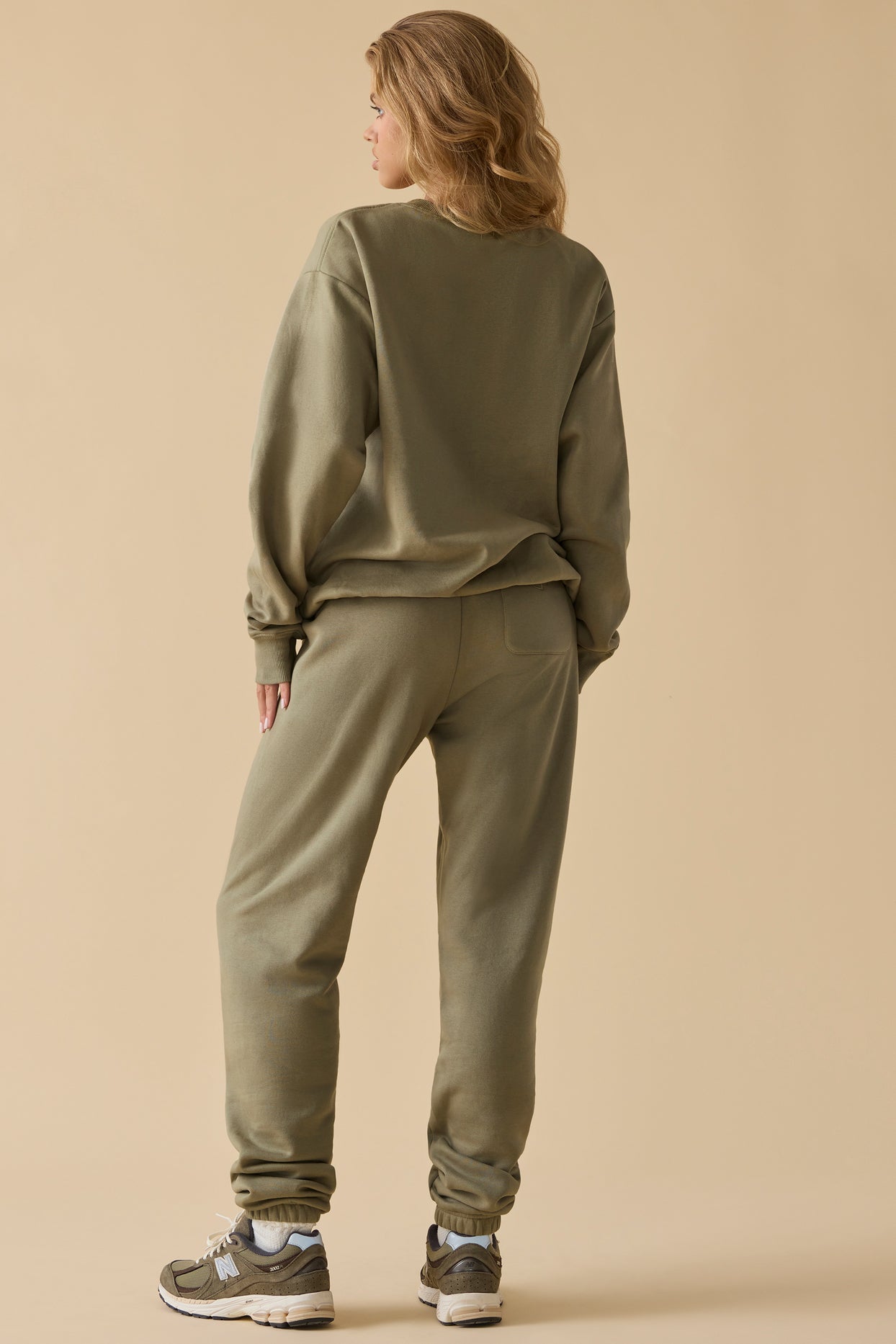 Mid-Rise Joggers in Soft Olive