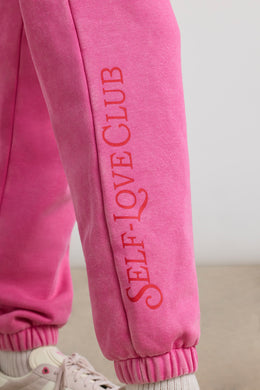 Drobne, oversize'owe joggery w kolorze gorącego różu