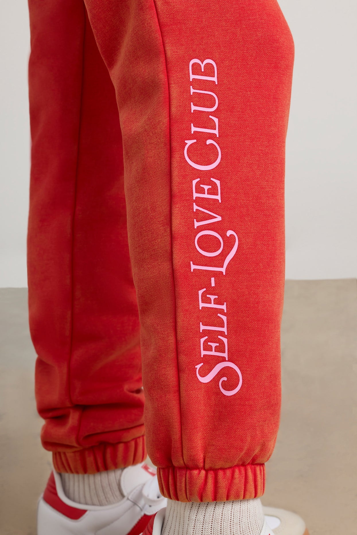 Pantalon de jogging surdimensionné en rouge