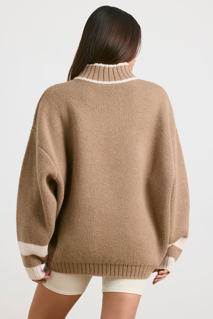 Oversize'owy sweter o grubym splocie, zapinany na zamek błyskawiczny, w kolorze Espresso