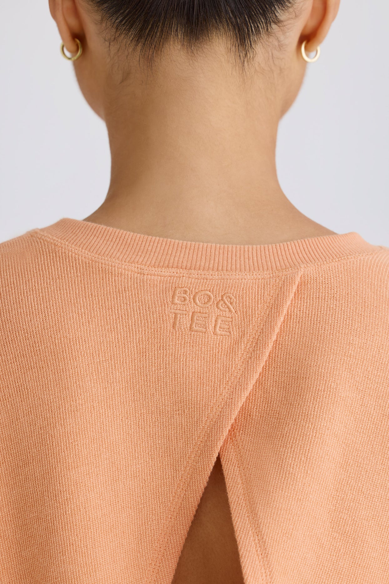 Textured Cotton Jersey Open-Back Cropped Sweatshirt in Peach - 4