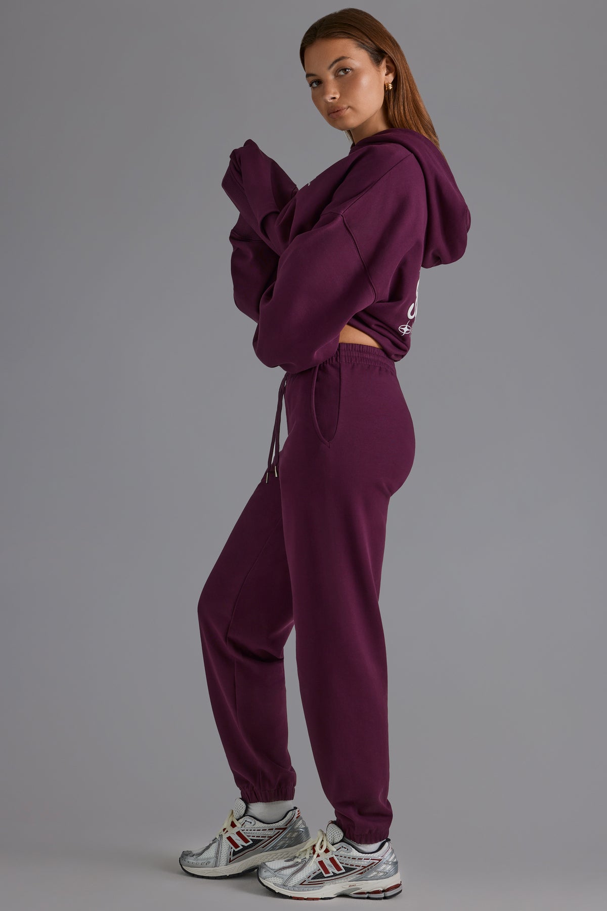 Soft Cotton Jersey Relaxed Mid-Rise Joggers in Grape