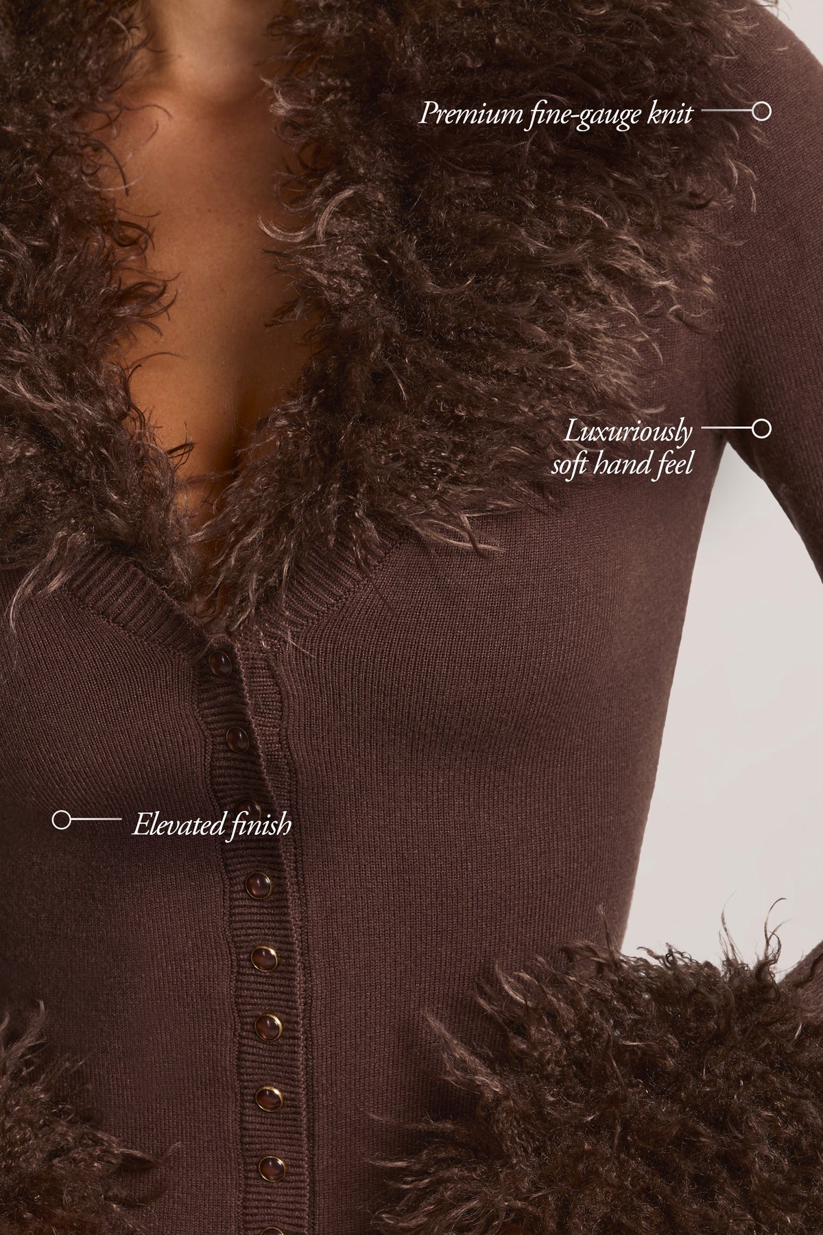 ⁣⁢Cardigan mit mongolischem Fellbesatz in Chocolate Brown⁤⁣ - 1