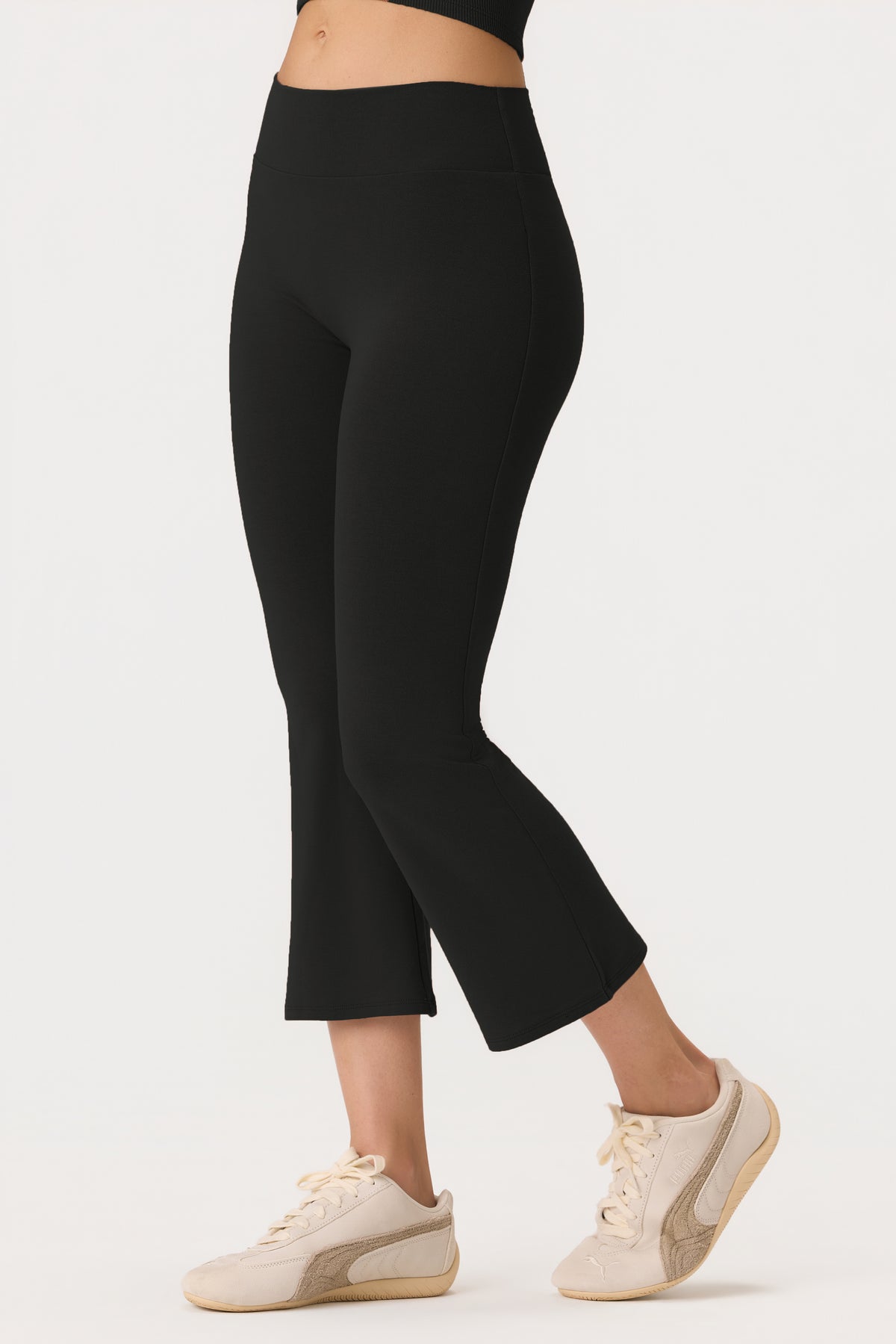 ⁣⁢ButterCloud™ Flared Capri-Leggings in Schwarz⁤⁣