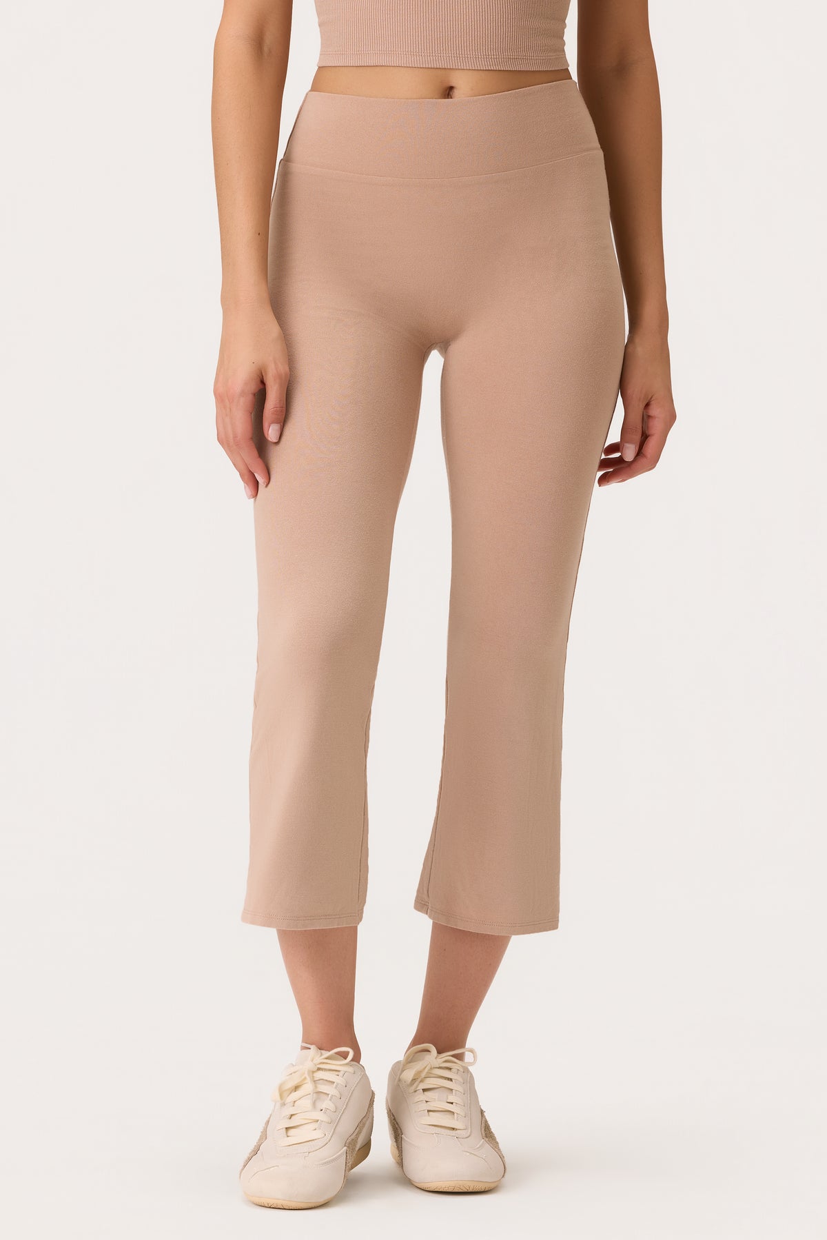 ⁣⁢ButterCloud™ Flared Capri-Leggings in Oatmeal⁤⁣