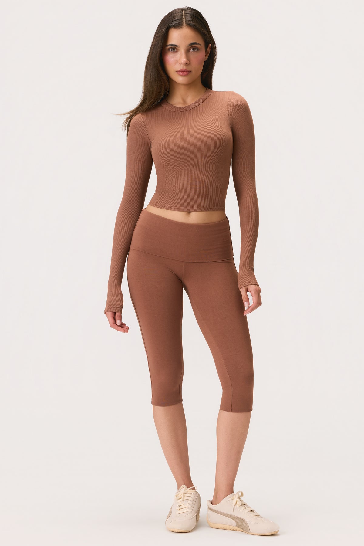 ⁣⁢ButterCloud™ Langarm-Crop-Top in Cocoa⁤⁣