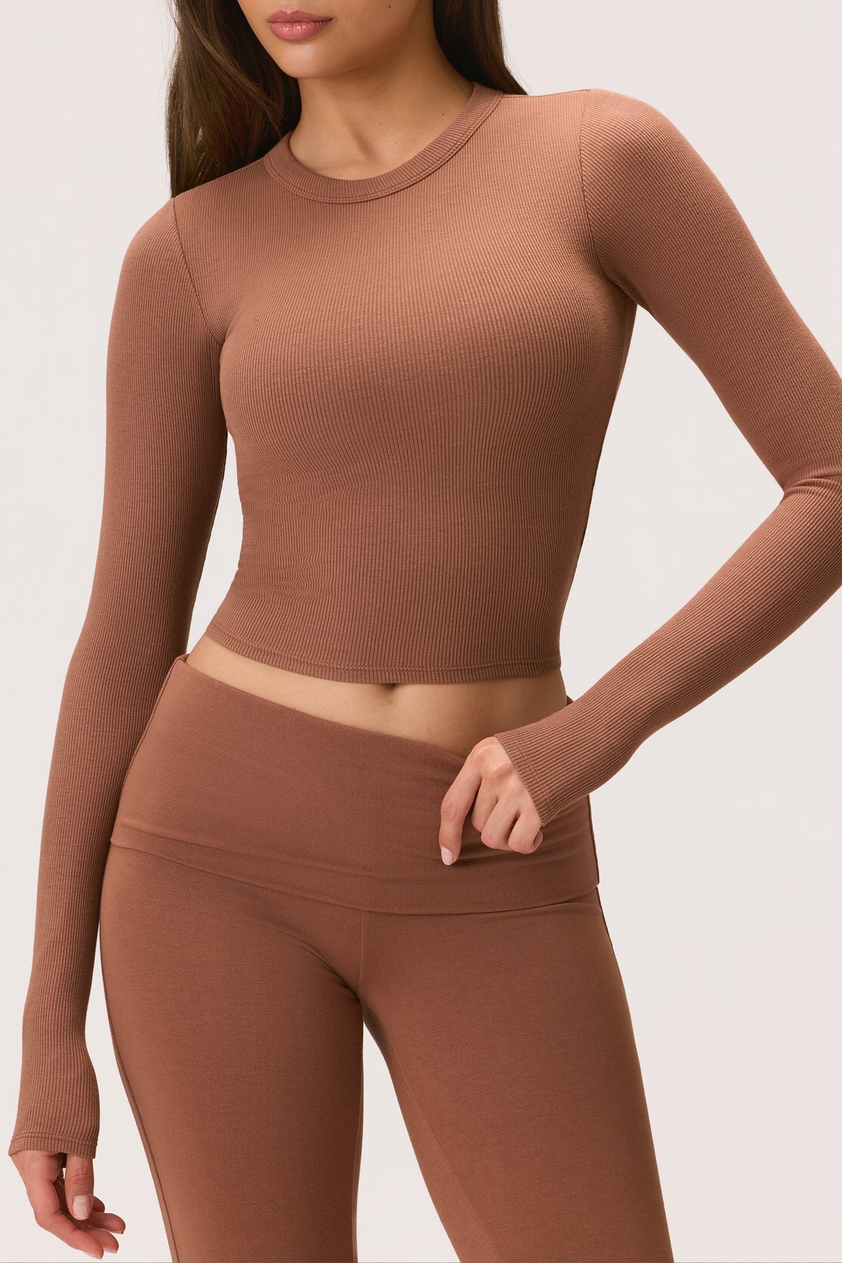⁣⁢ButterCloud™ Langarm-Crop-Top in Cocoa⁤⁣