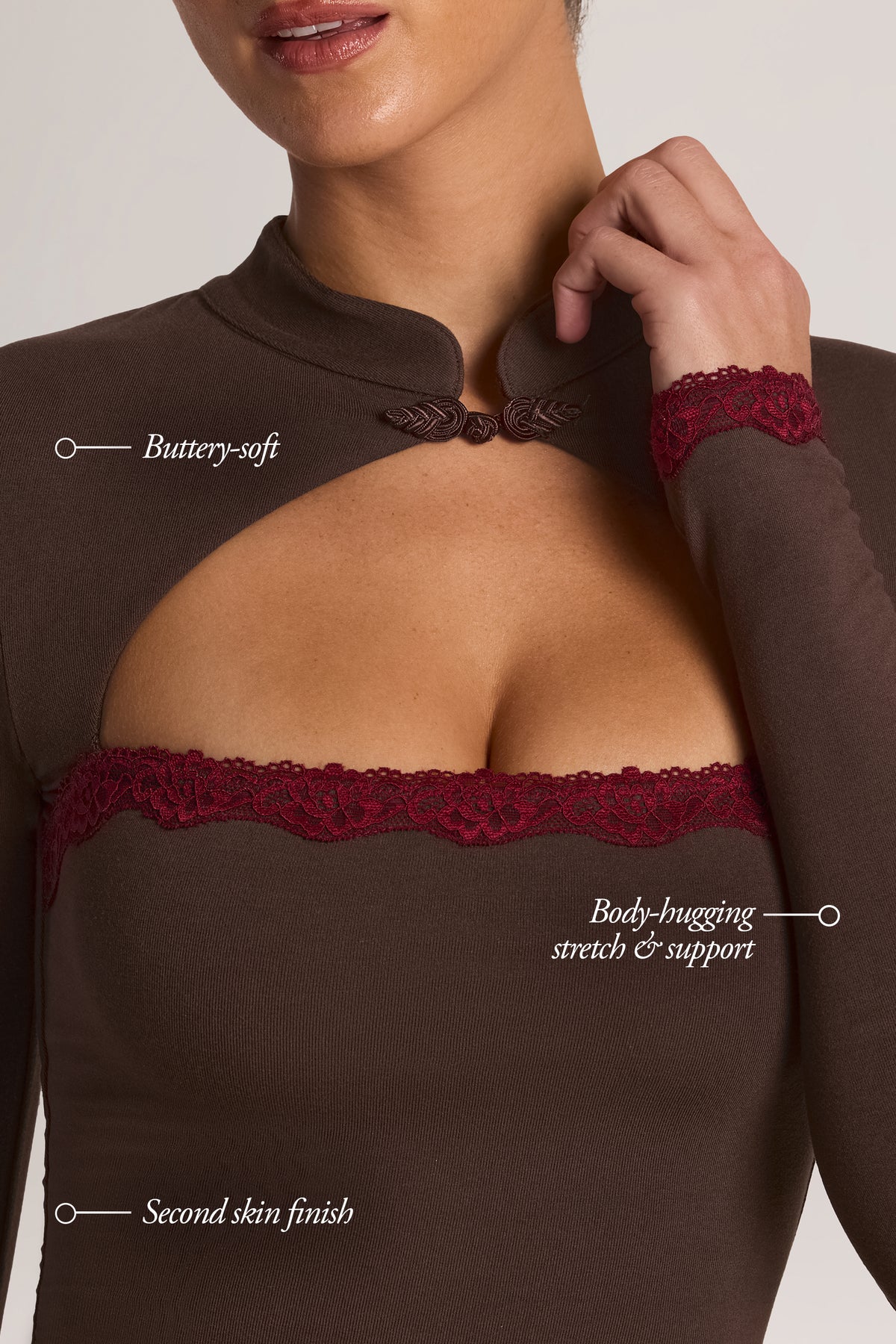 ⁣⁢Modal-Langarmshirt mit Spitzenbesatz in Chocolate Brown⁤⁣ - 1
