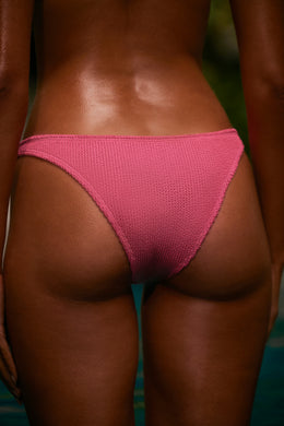 Bas de bikini effronté taille moyenne en rose bubblegum