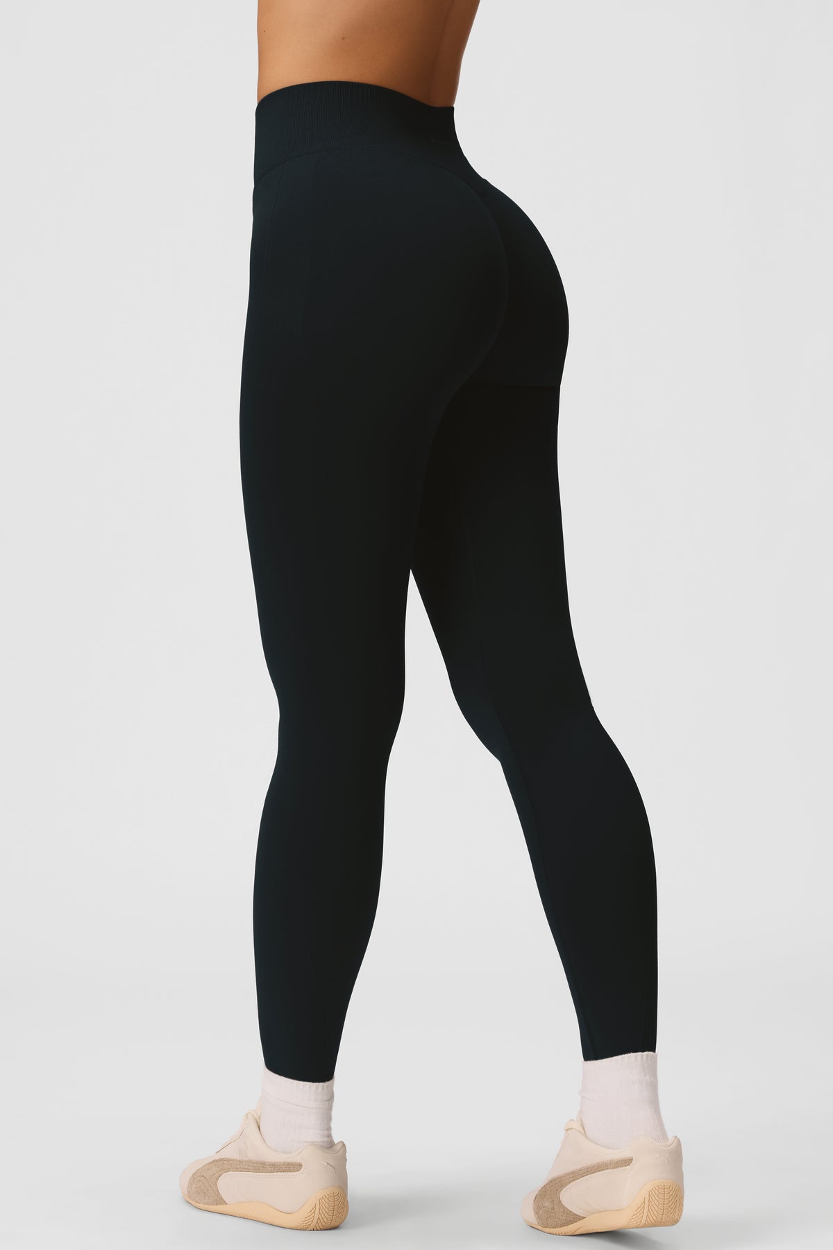 Seamless Full-Length Leggings in Black - 1