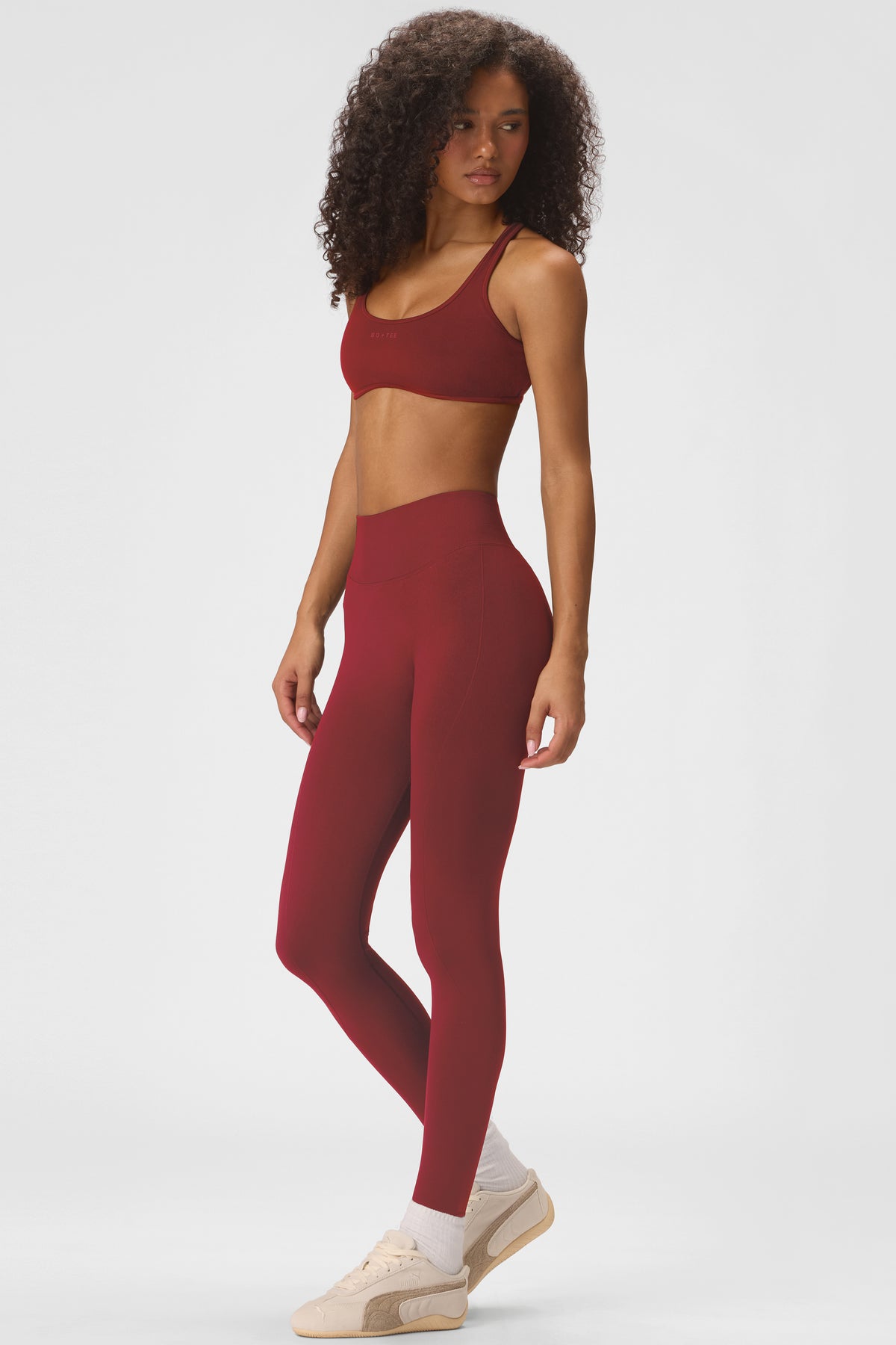 ⁣⁢Soft Active Sport-BH mit leichtem Halt in Dark Cherry⁤⁣