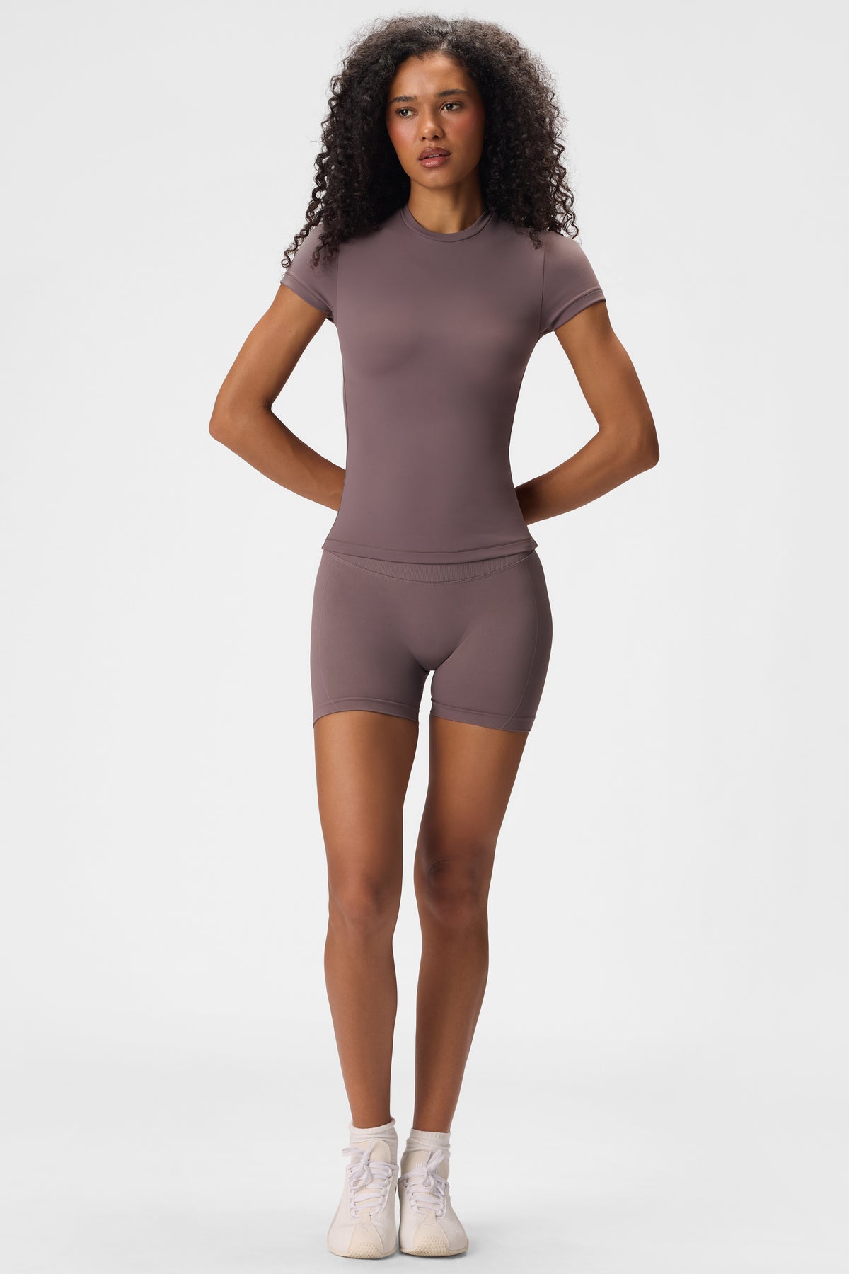 ⁣⁢Soft Active Kurzarm-Top in Stone⁤⁣