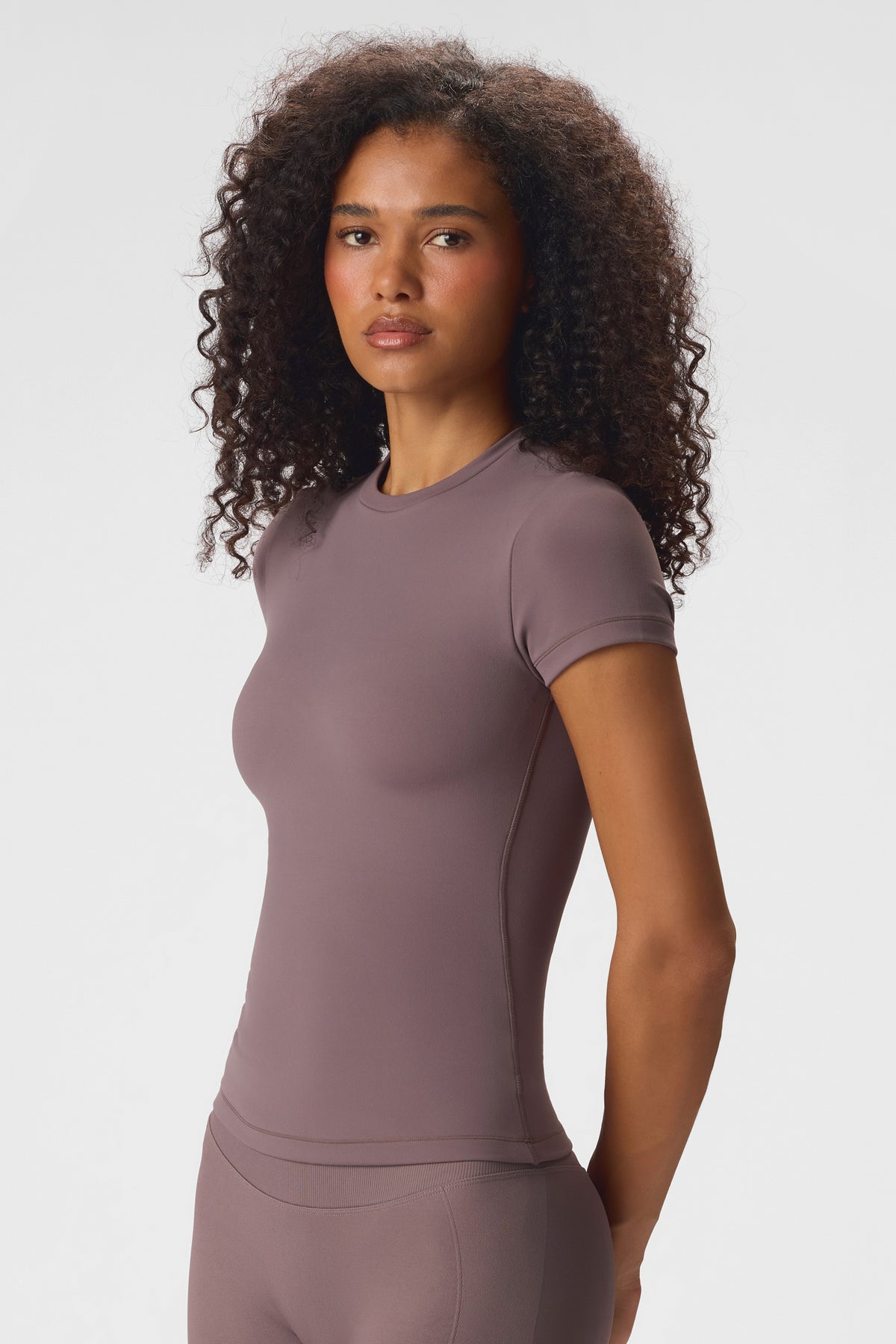 ⁣⁢Soft Active Kurzarm-Top in Stone⁤⁣