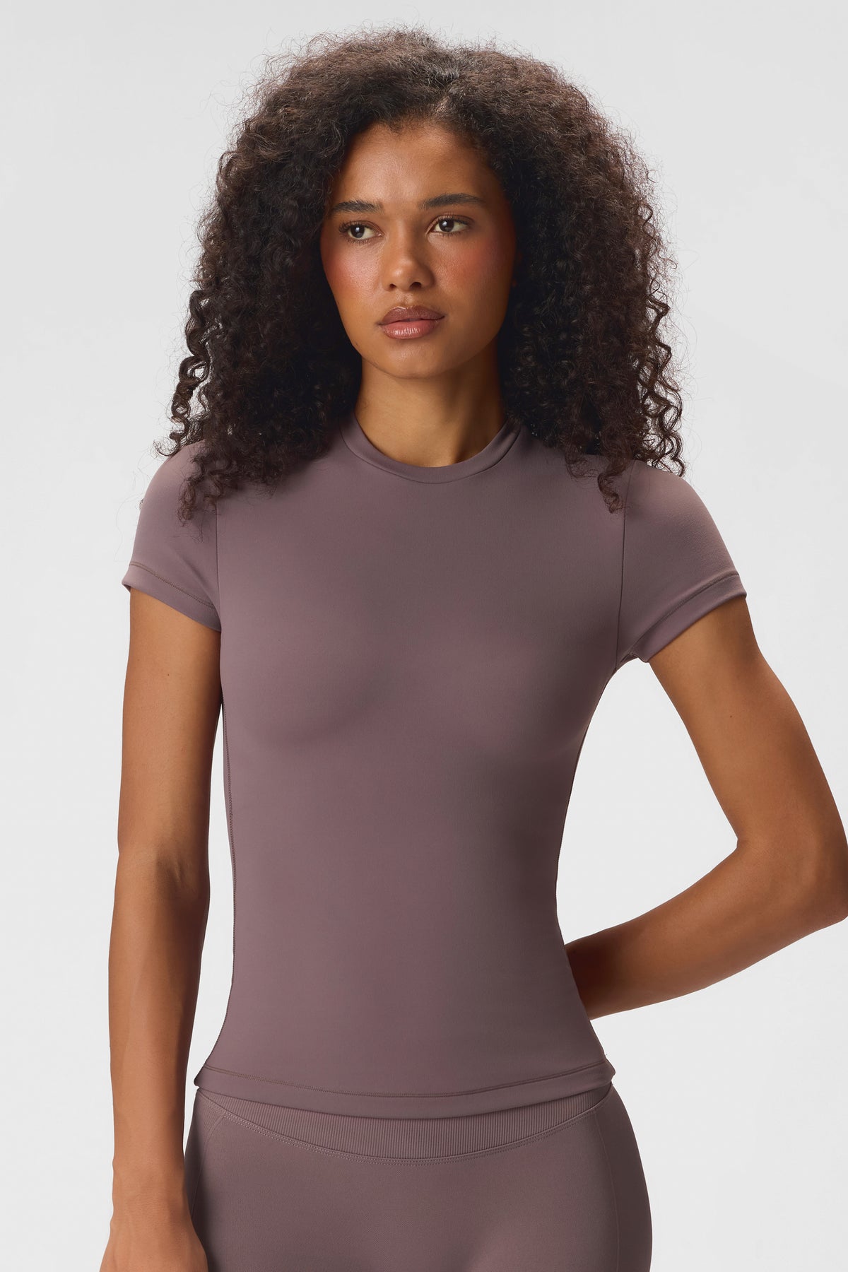 ⁣⁢Soft Active Kurzarm-Top in Stone⁤⁣