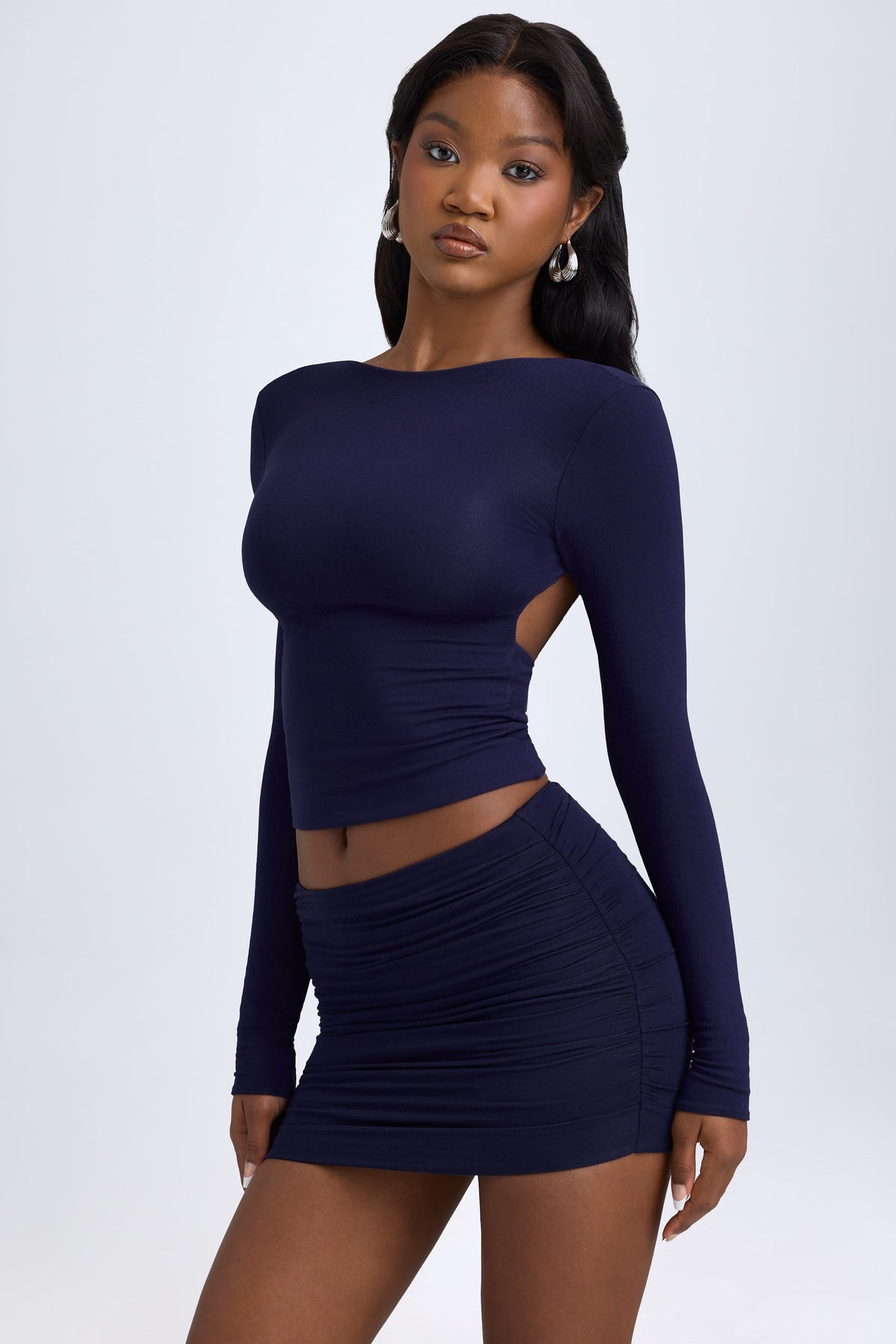 ⁣⁢Gerüschter Mini-Rock mit mittlerer Leibhöhe aus Modal in True Navy⁤⁣