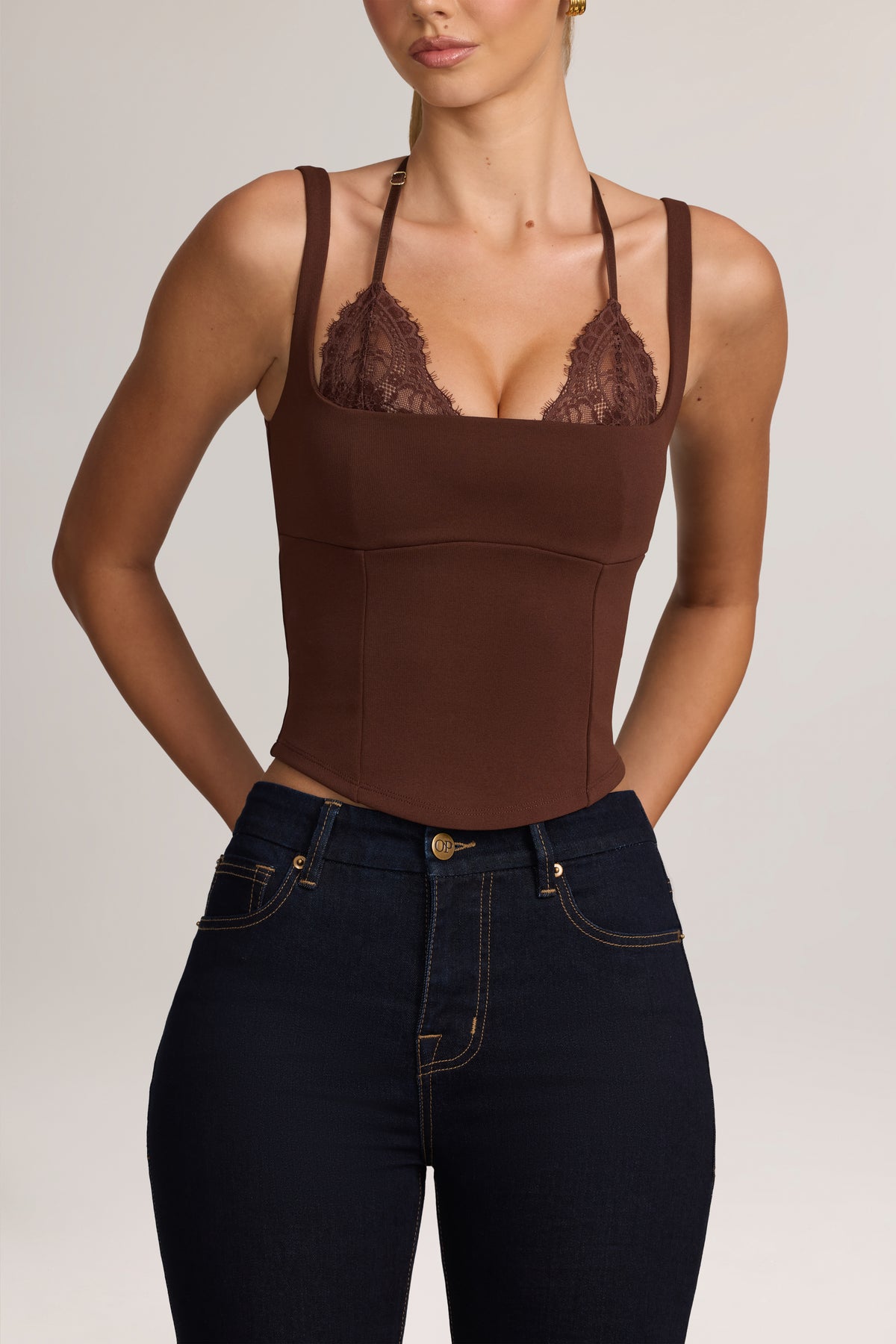 ⁣⁢Ponte Peekabo Spitzen-Tanktop in Cocoa Brown⁤⁣
