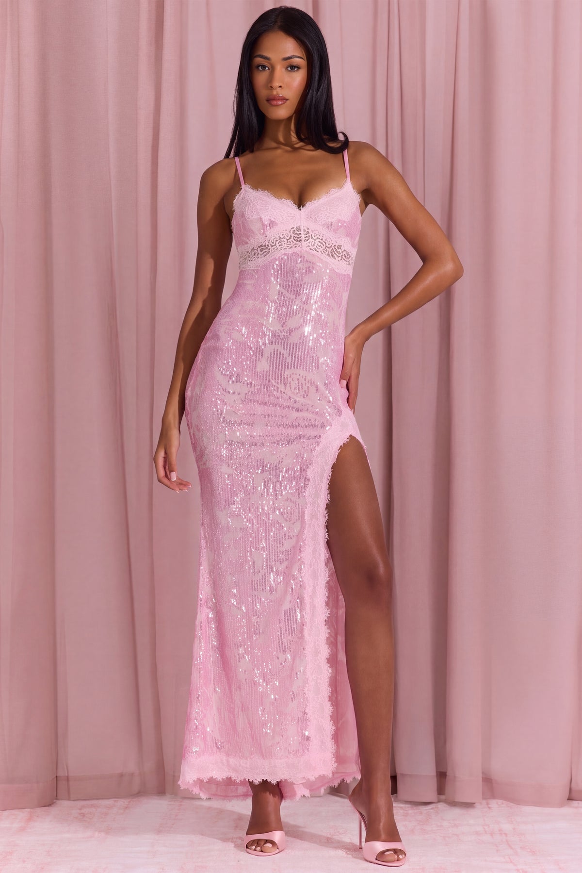⁣⁢Maxikleid mit Spitzenbesatz und Verzierungen in Blossom Pink⁤⁣
