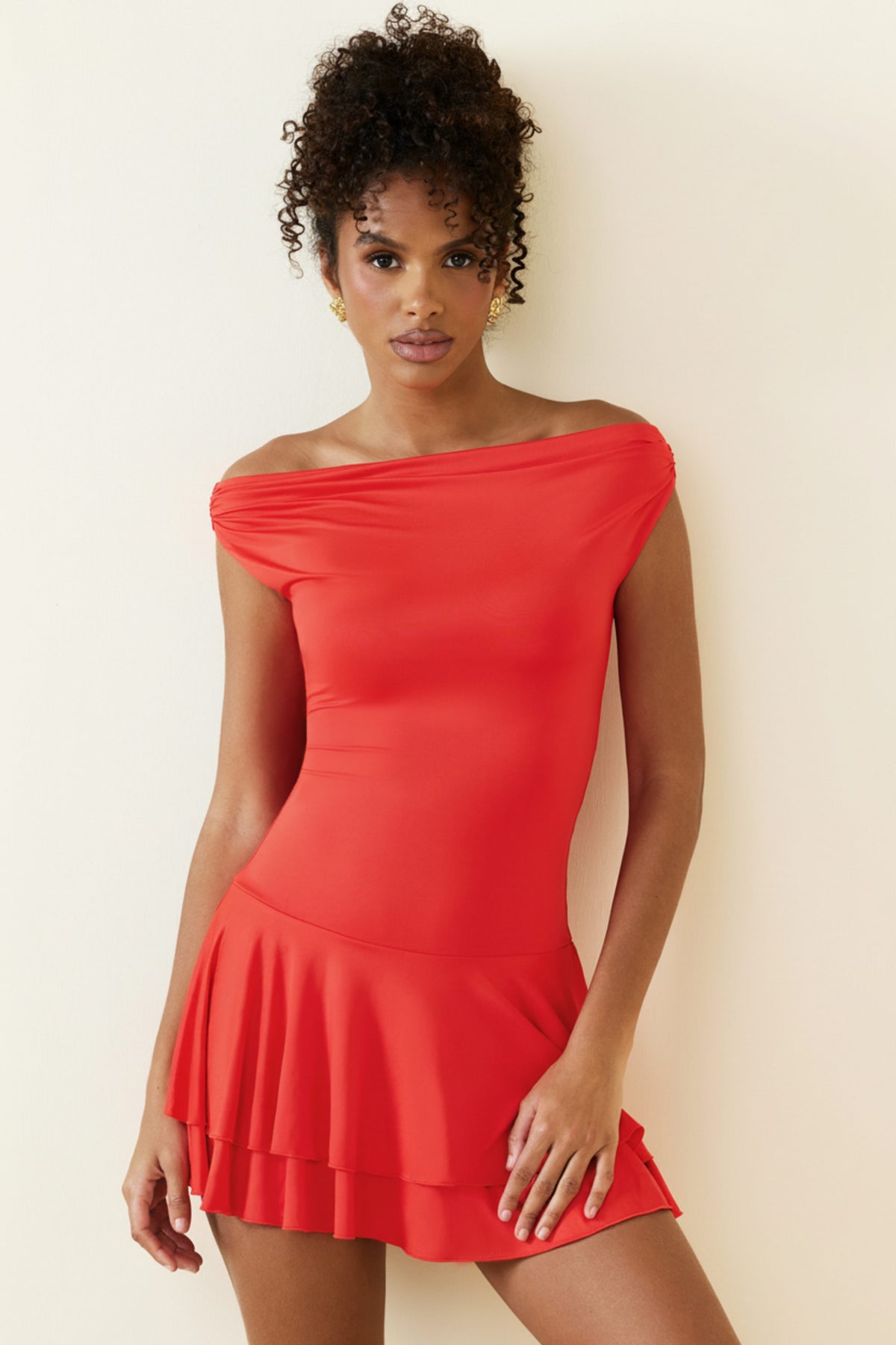 ⁣⁢Off-Shoulder Rüschen-Minikleid in Scarlet⁤⁣