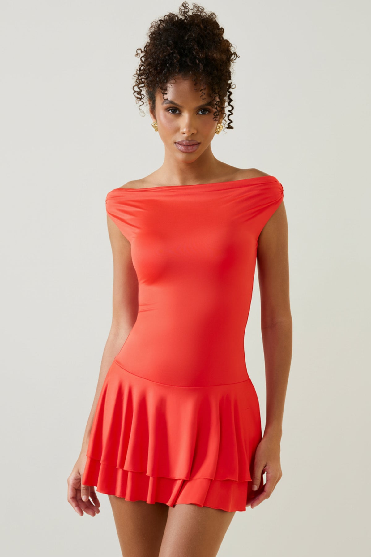⁣⁢Off-Shoulder Rüschen-Minikleid in Scarlet⁤⁣