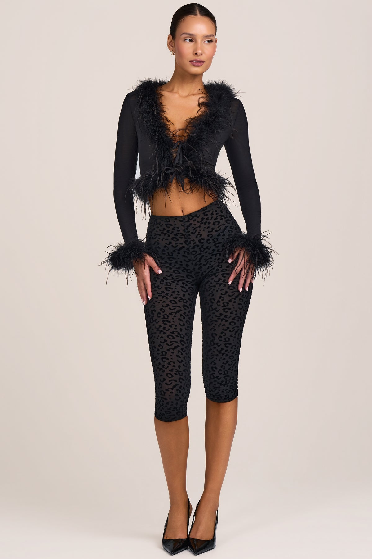 ⁣⁢Flock-Leopard-Mesh-Capri in Black⁤⁣