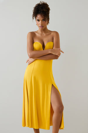 Oh Polly's Duda wearing the Joely Midaxi Dress in Golden Yellow Jersey fabric perfect for brunch dates