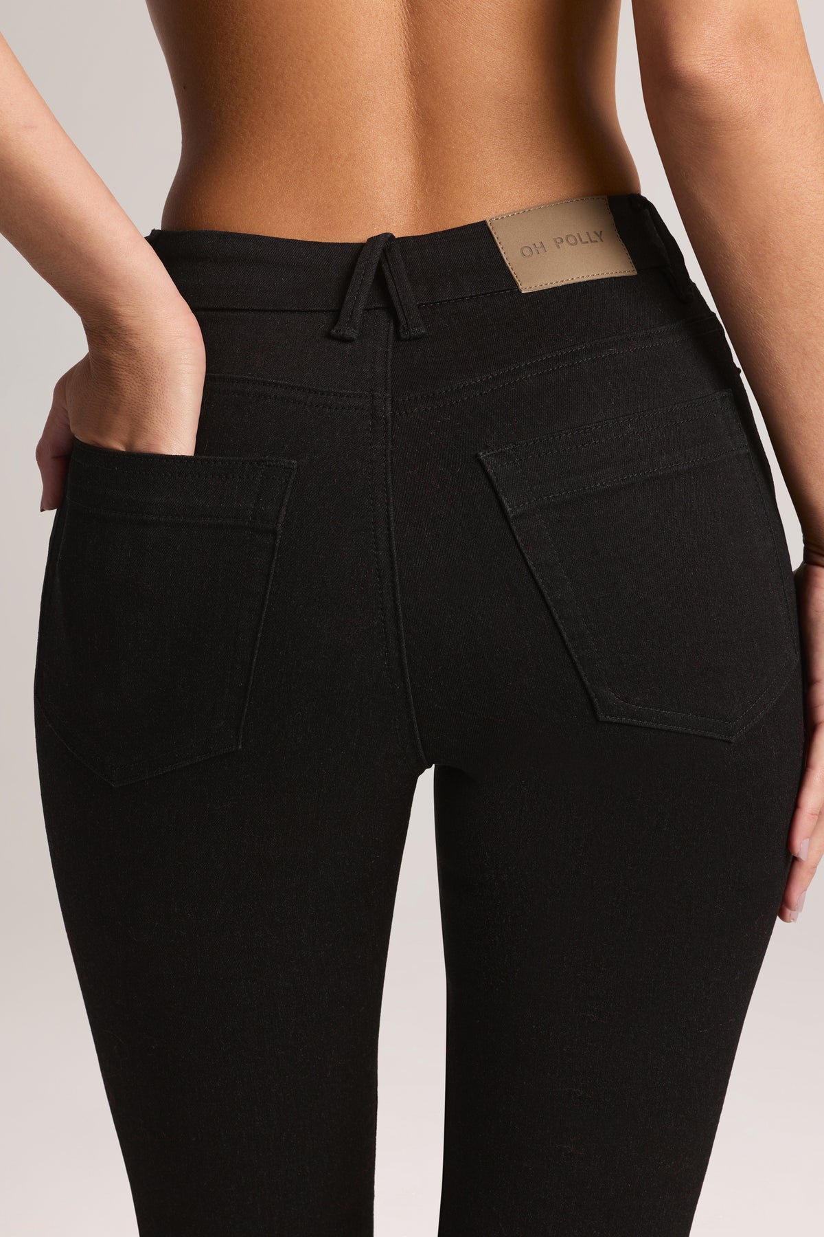High-Rise Cropped Skinny Jeans in Black Wash