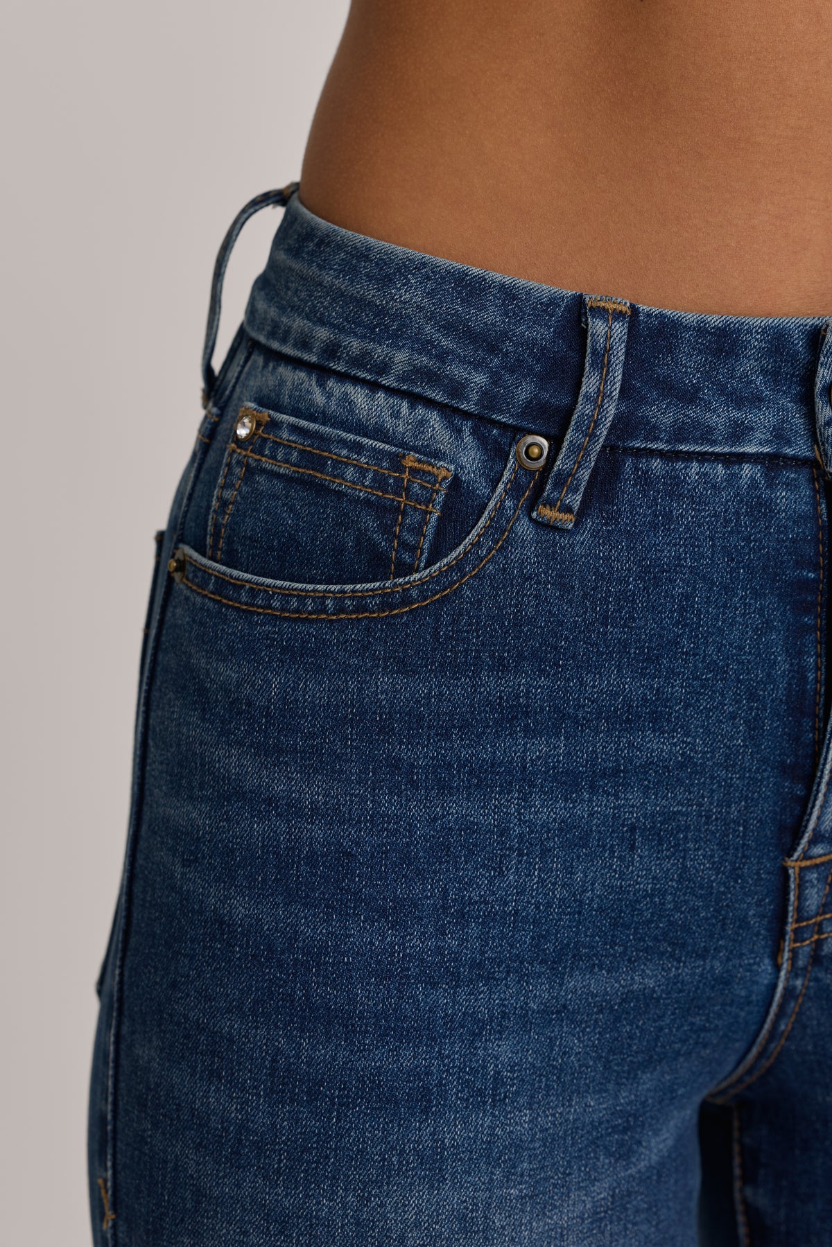 ⁣⁢High-Waist Skinny Jeans in Mid Wash⁤⁣