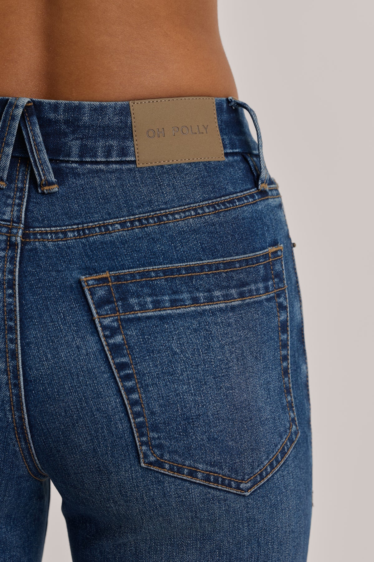 ⁣⁢High-Waist Skinny Jeans in Mid Wash⁤⁣