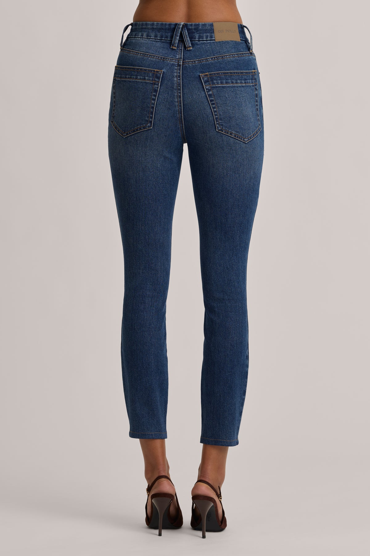 ⁣⁢High-Waist Skinny Jeans in Mid Wash⁤⁣