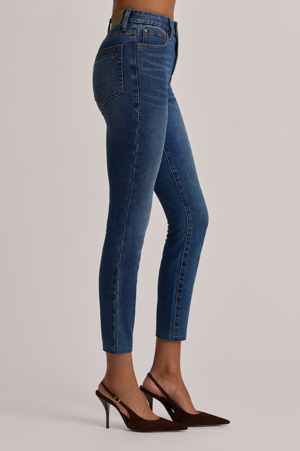 ⁣⁢High-Waist Skinny Jeans in Mid Wash⁤⁣