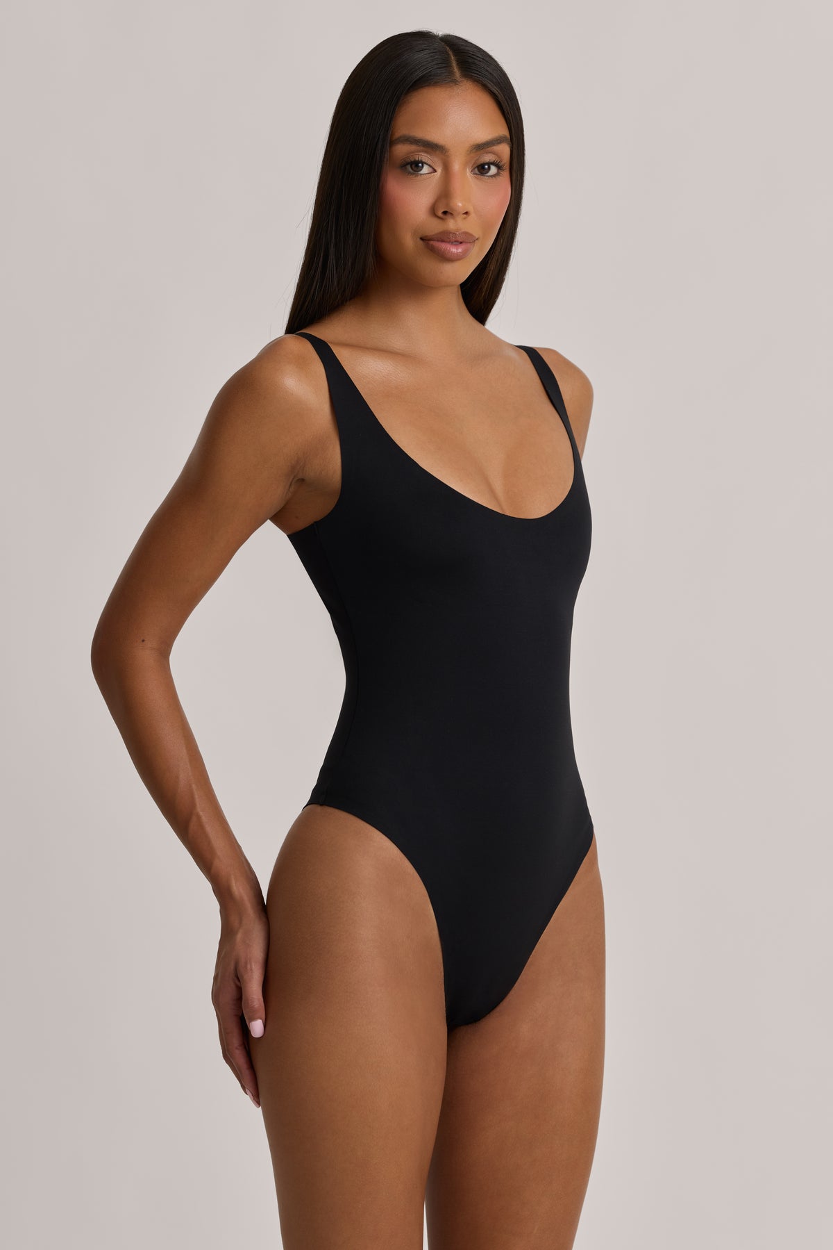 ⁣⁢Cheeky-Bodysuit mit U-Boot-Ausschnitt in Schwarz⁤⁣
