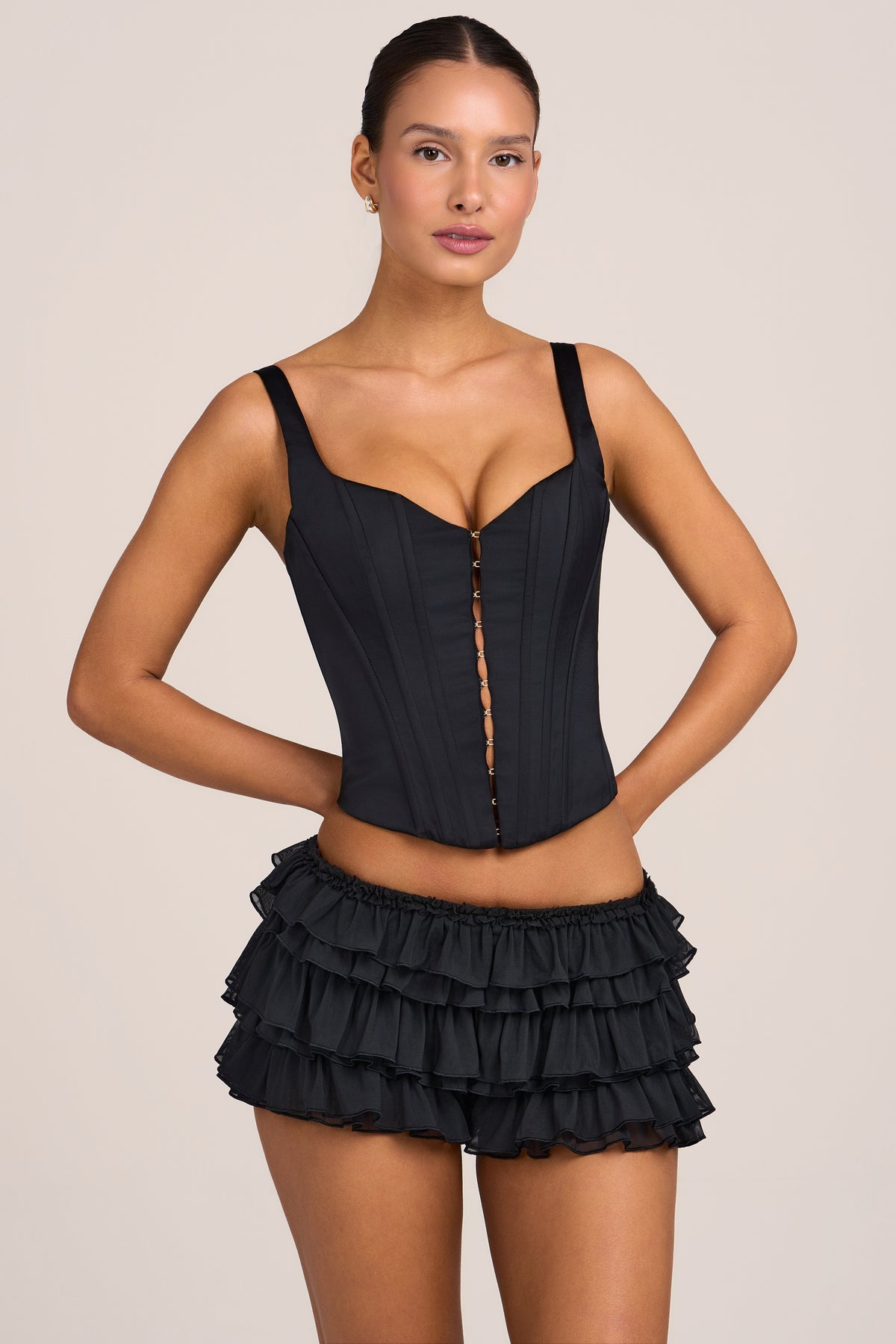⁣⁢Mesh-Shorts mit Rüschen und niedrigem Bund in Schwarz⁤⁣