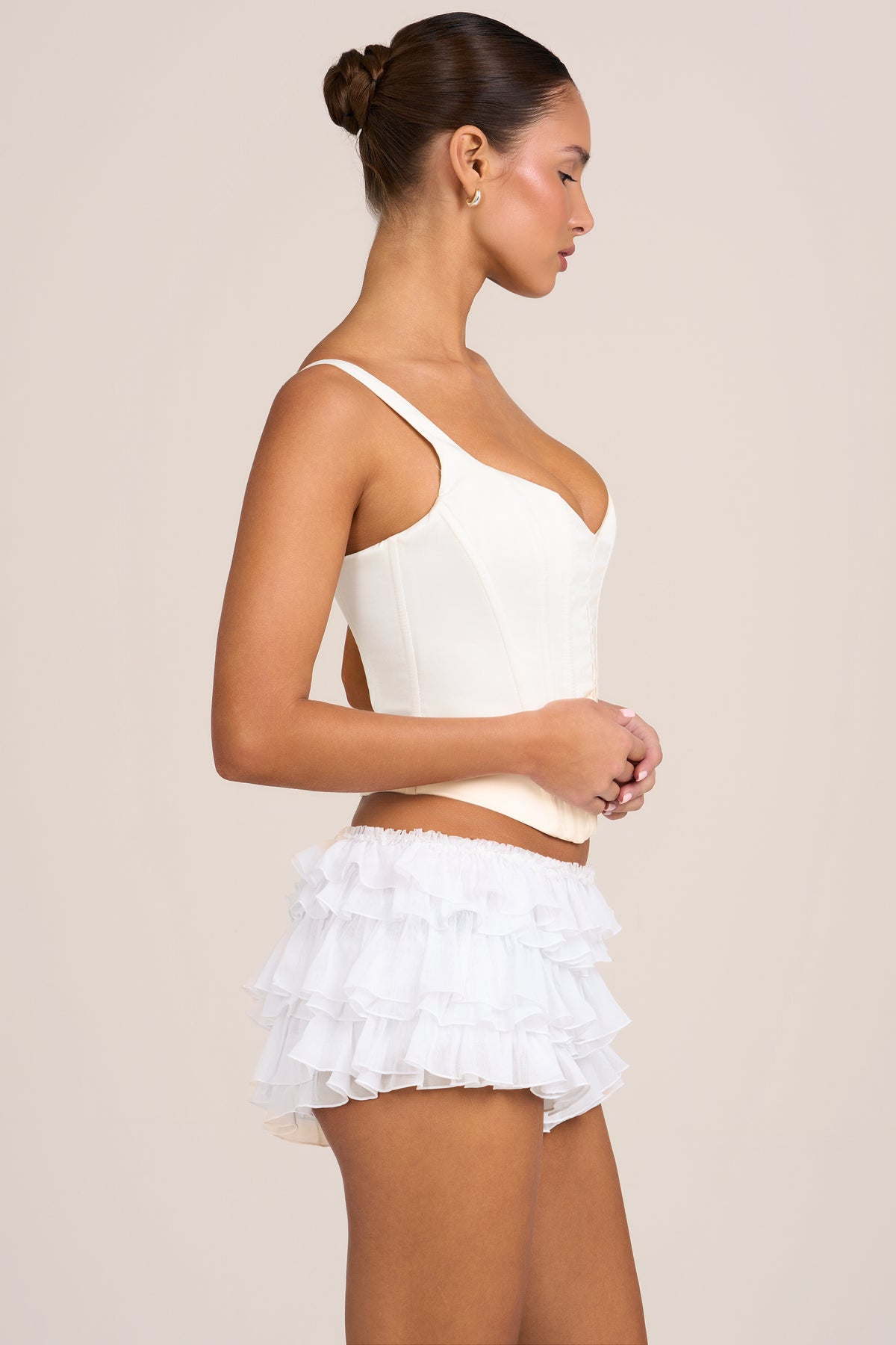 ⁣⁢Mesh-Shorts mit tiefem Bund und Rüschenbesatz in Weiß⁤⁣