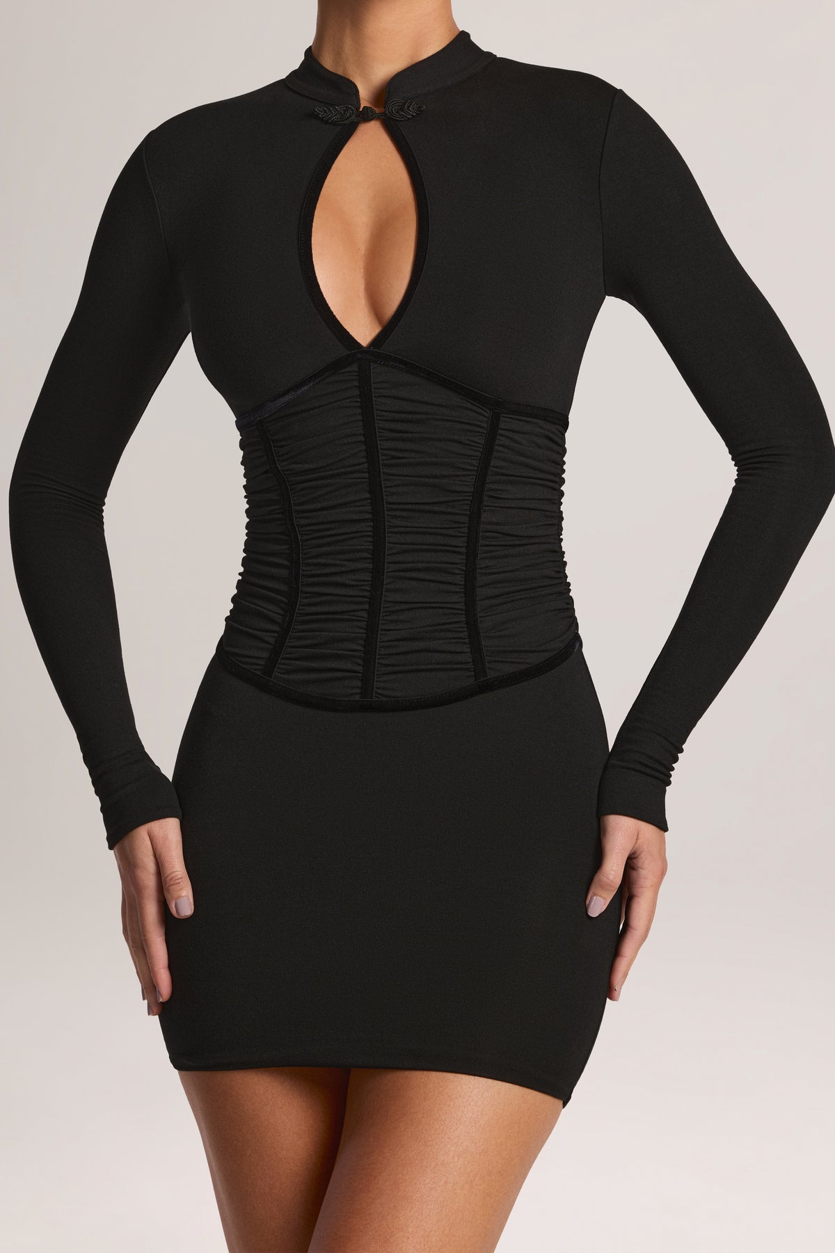⁣⁢Modal Cut-Out Langarm-Minikleid in Schwarz⁤⁣