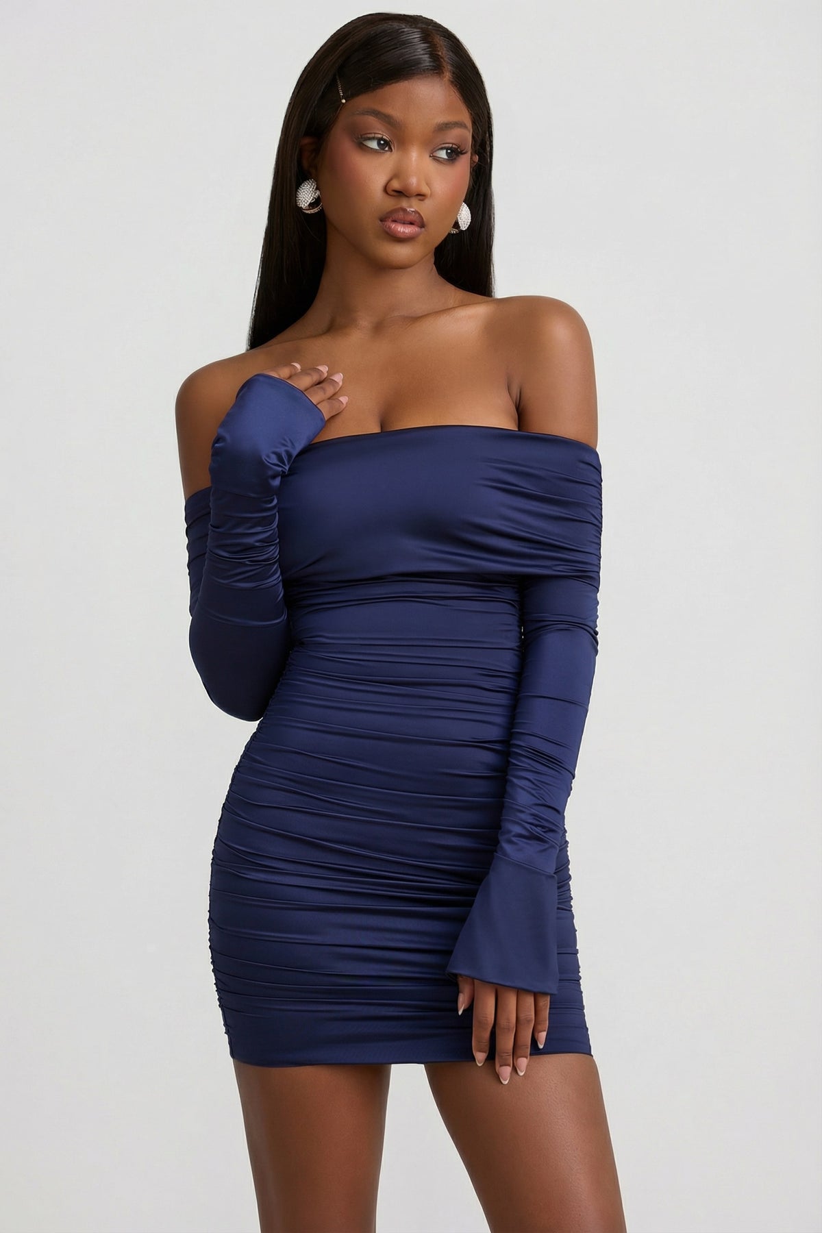 ⁣⁢Minikleid mit Schleifen-Detail und Off-Shoulder-Ausschnitt in True Navy⁤⁣