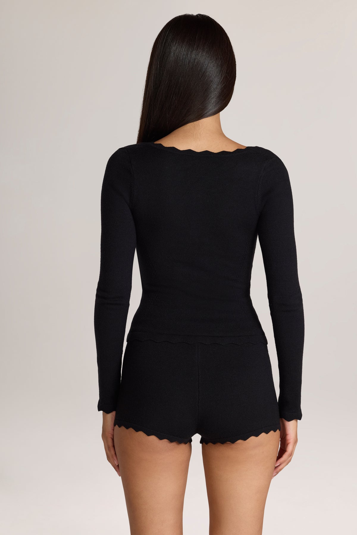 ⁣⁢Geraffter Cardigan aus Strick in Schwarz⁤⁣
