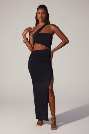 Oh Polly's Yarelis wearing the Suvi Maxi Dress in Black Slinky fabric perfect for elegant evening events