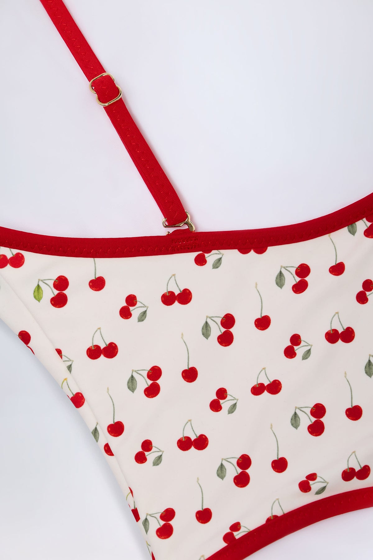 ⁣⁢Badeanzug mit Charm-Detail und Kreuzträgern im Cherry-Print⁤⁣